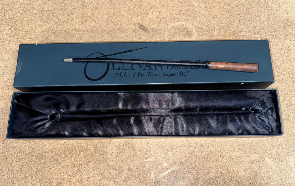 Ollivanders Maker Of Fine Wands Hawthorne 6 Harry Potter SKU 1230279-1 Wand