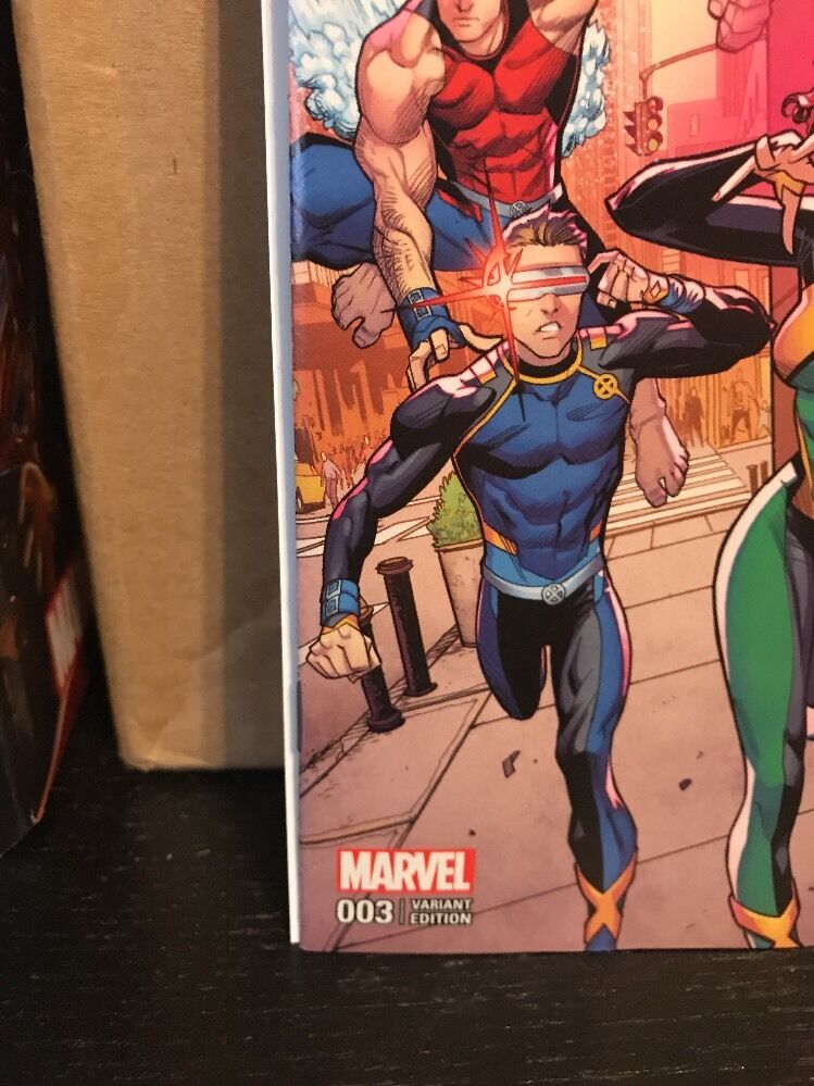 X-Men Blue #3 Mora & Woodard Variant Cover!!! Marvel Comics 1:25 Gold Prime NM