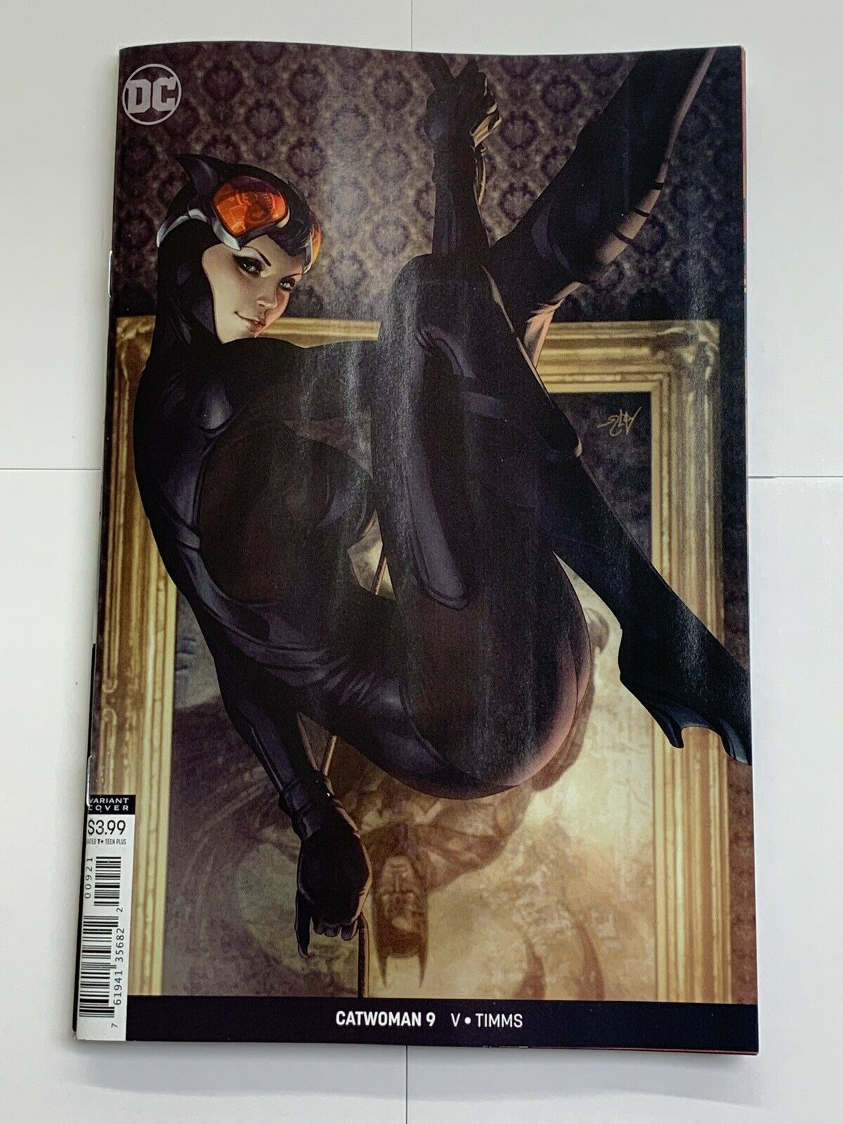 catwoman-9-stanley-artgerm-lau-cover-b-variant-dc-comics-batman-timms-v