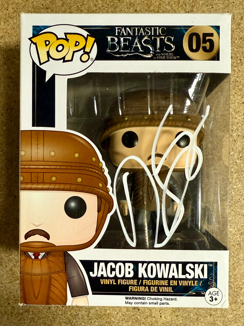dan-fogler-signed-fantastic-beasts-jacob-kowalski-funko-pop-05-with-jsa-coa