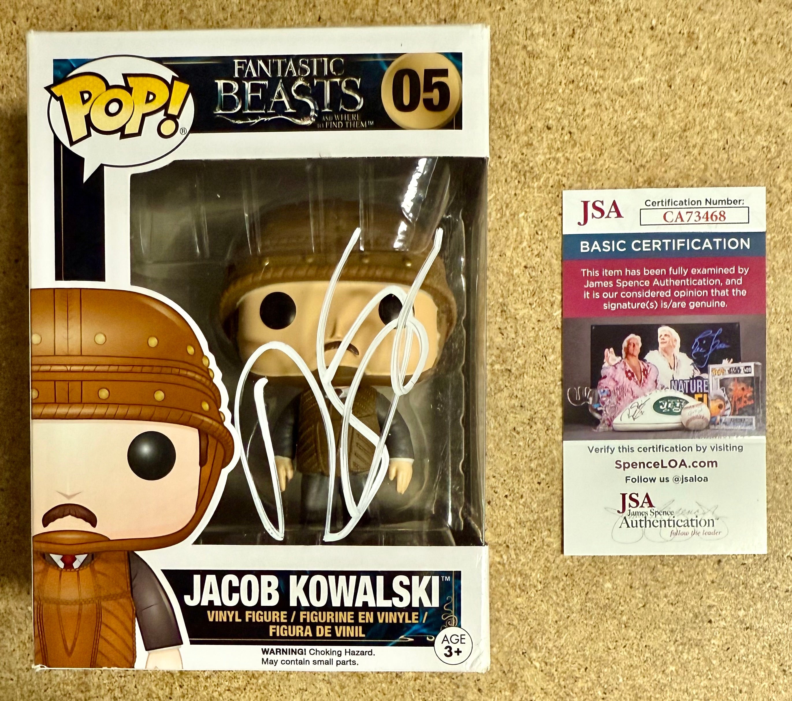dan-fogler-signed-fantastic-beasts-jacob-kowalski-funko-pop-05-with-jsa-coa