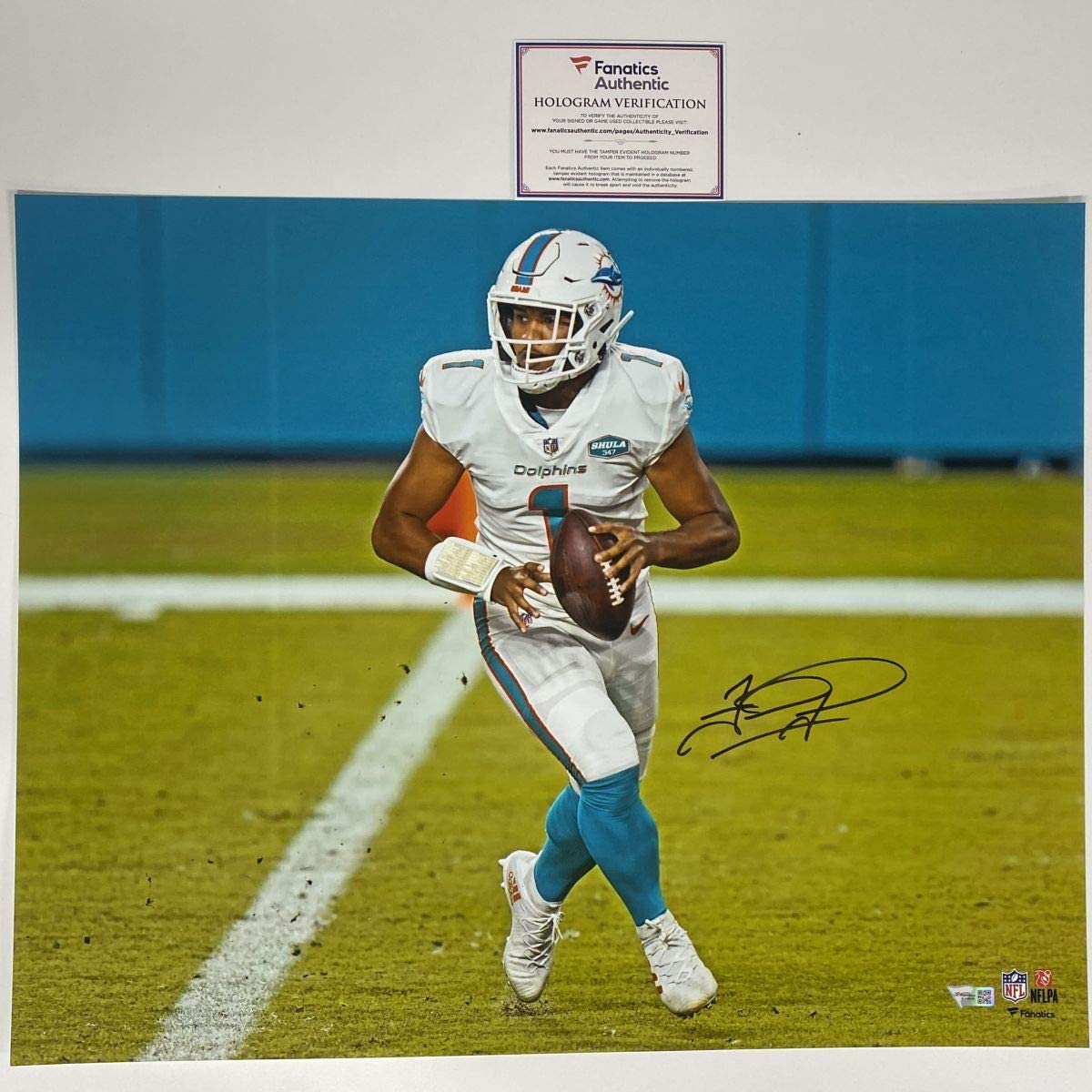 autographed-signed-tua-tagovailoa-miami-dolphins-16x20-football-photo-fanatics-coa