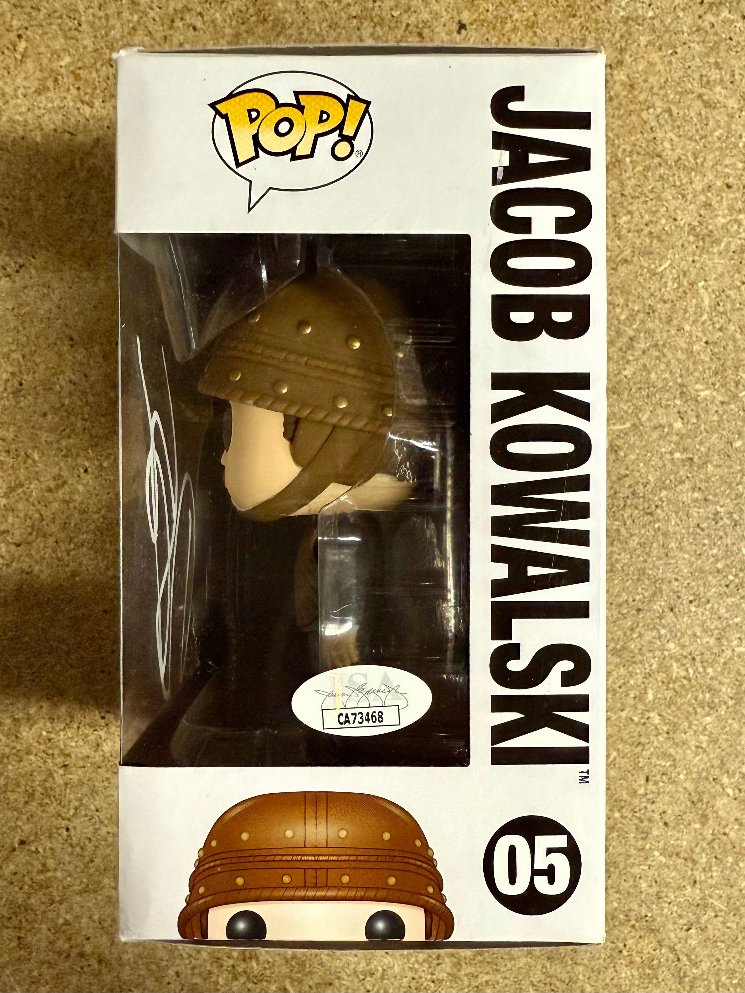 dan-fogler-signed-fantastic-beasts-jacob-kowalski-funko-pop-05-with-jsa-coa