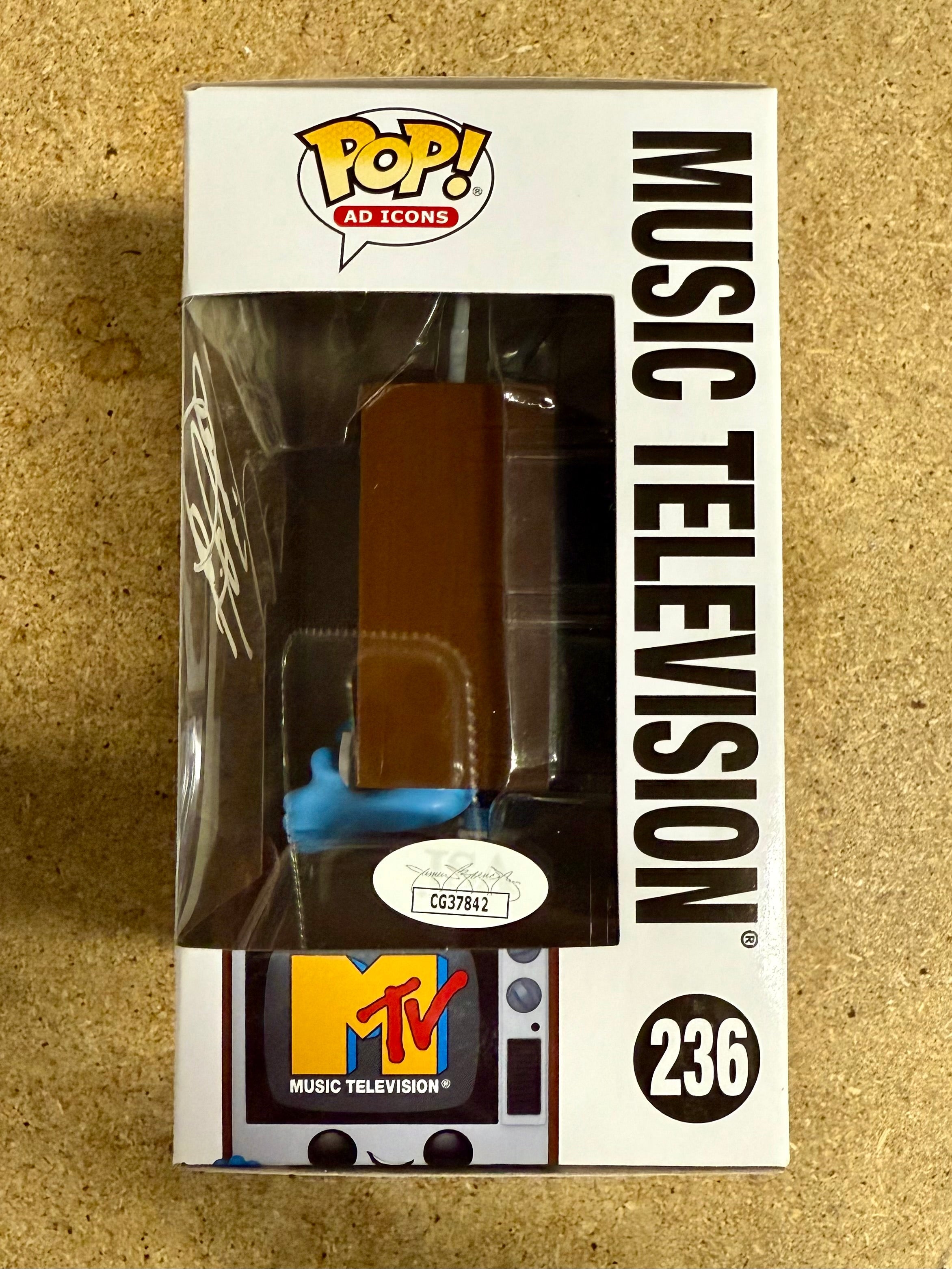 country-rock-musician-vince-gill-signed-2024-mtv-funko-pop-236-with-jsa-coa