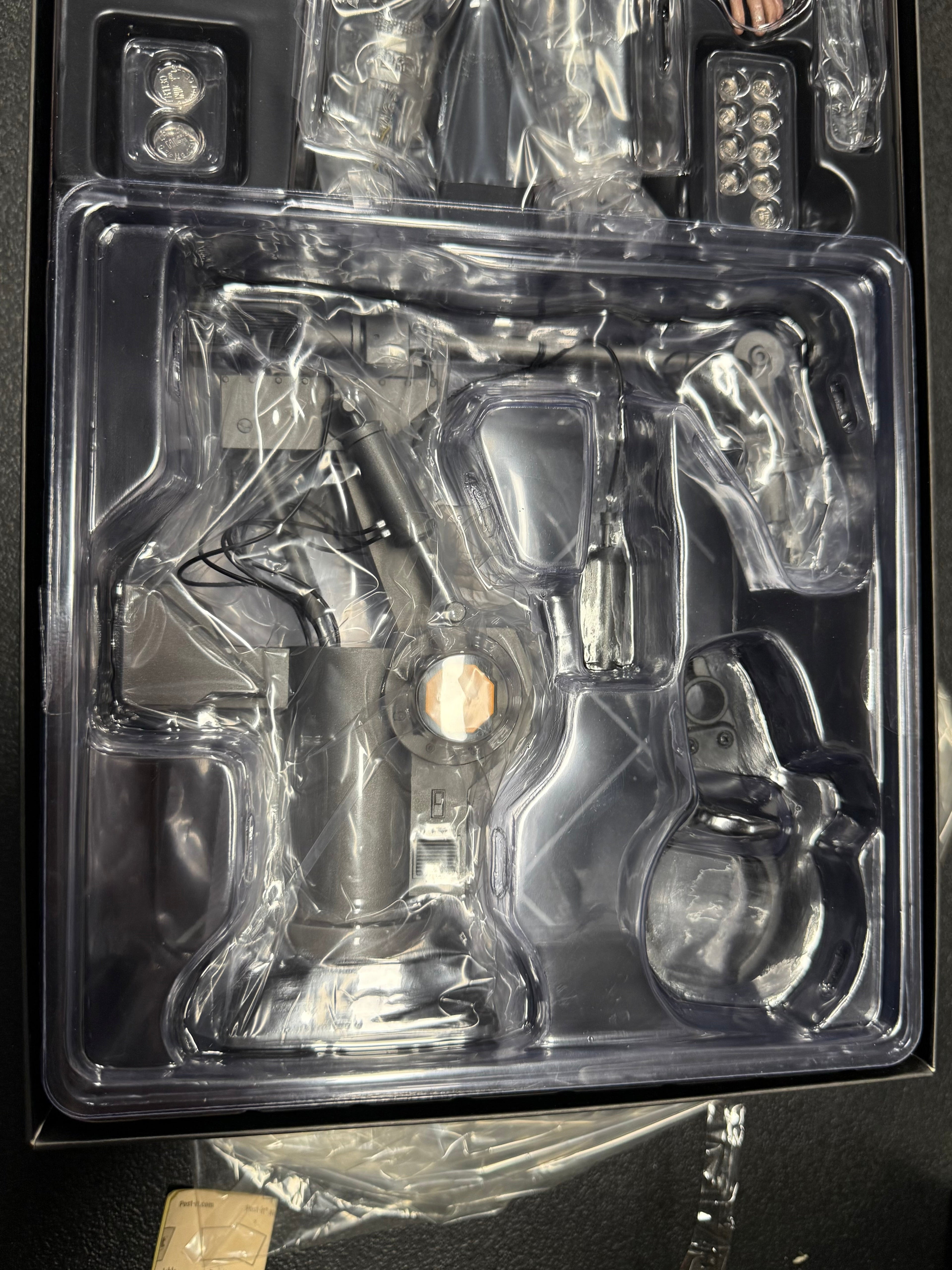 Tony Stark (Mech Test Version 2.0) Deluxe MMS582 Marvel Sixth Scale Figure by Hot Toys