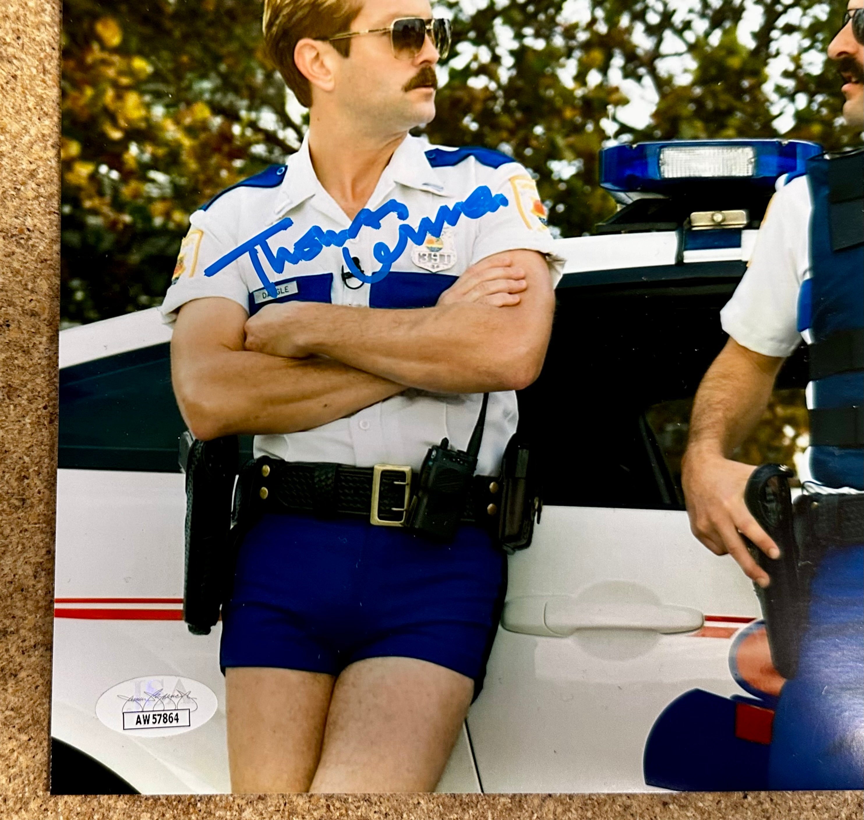 actor-thomas-lennon-signed-lieutenant-jim-dangle-reno-911-8x10-photo-w-jsa-coa-1