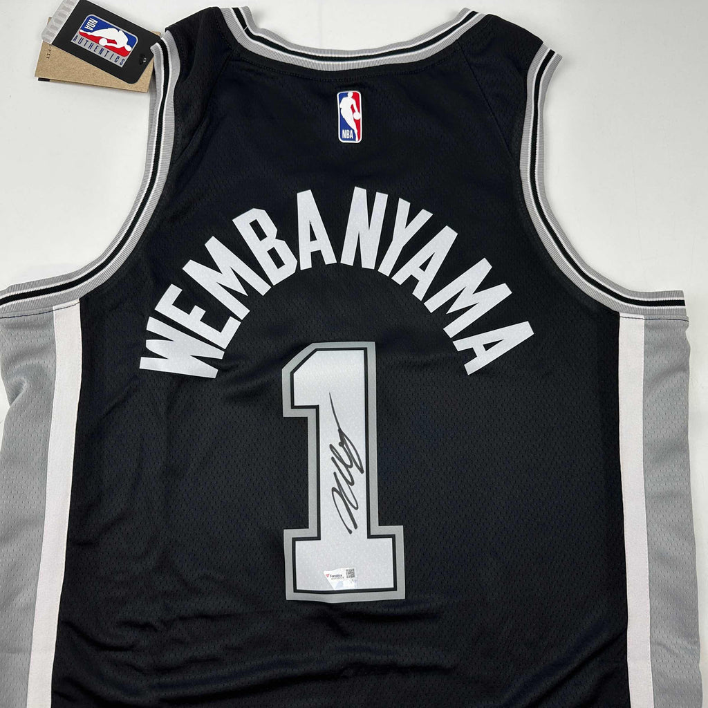 autographed-signed-victor-wembanyama-san-antonio-spurs-black-authentic-swingman-basketball-jersey-fanatics-coa