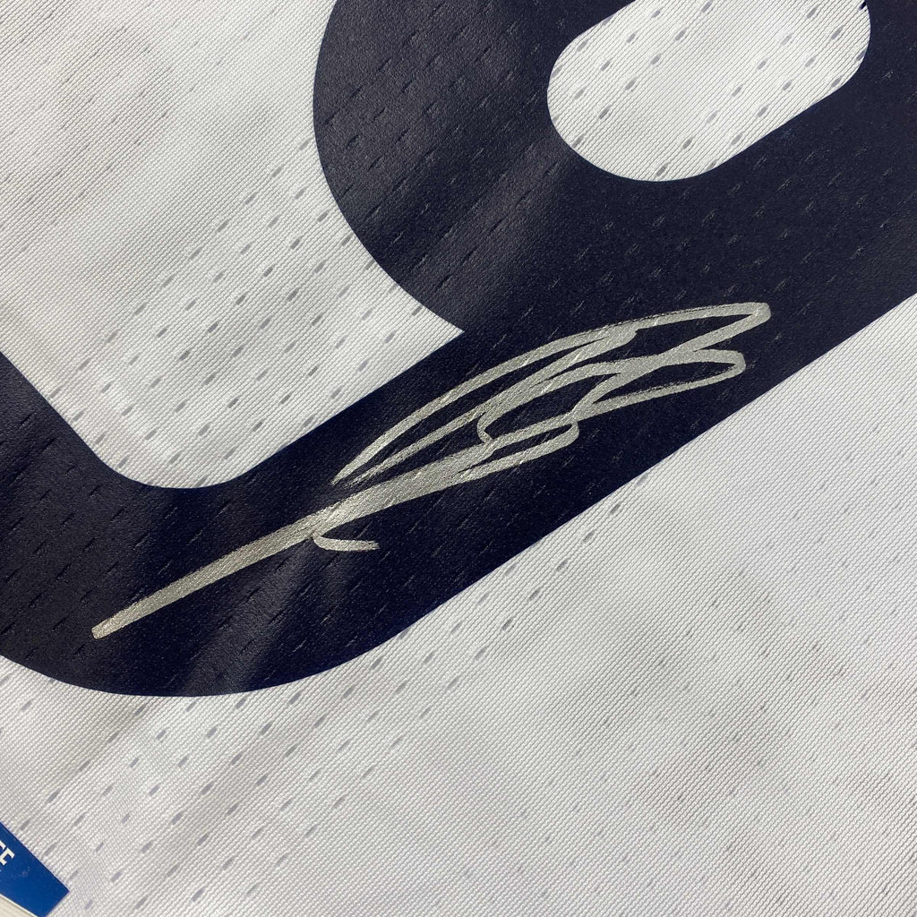 autographed-signed-karim-benzema-real-madrid-2016-17-white-soccer-jersey-beckett-bas-coa