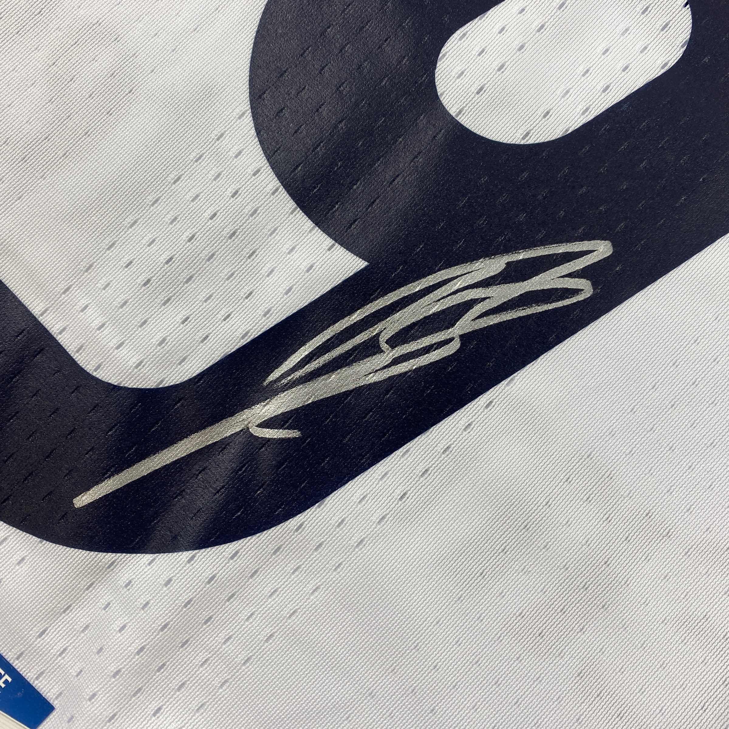 autographed-signed-karim-benzema-real-madrid-2016-17-white-soccer-jersey-beckett-bas-coa