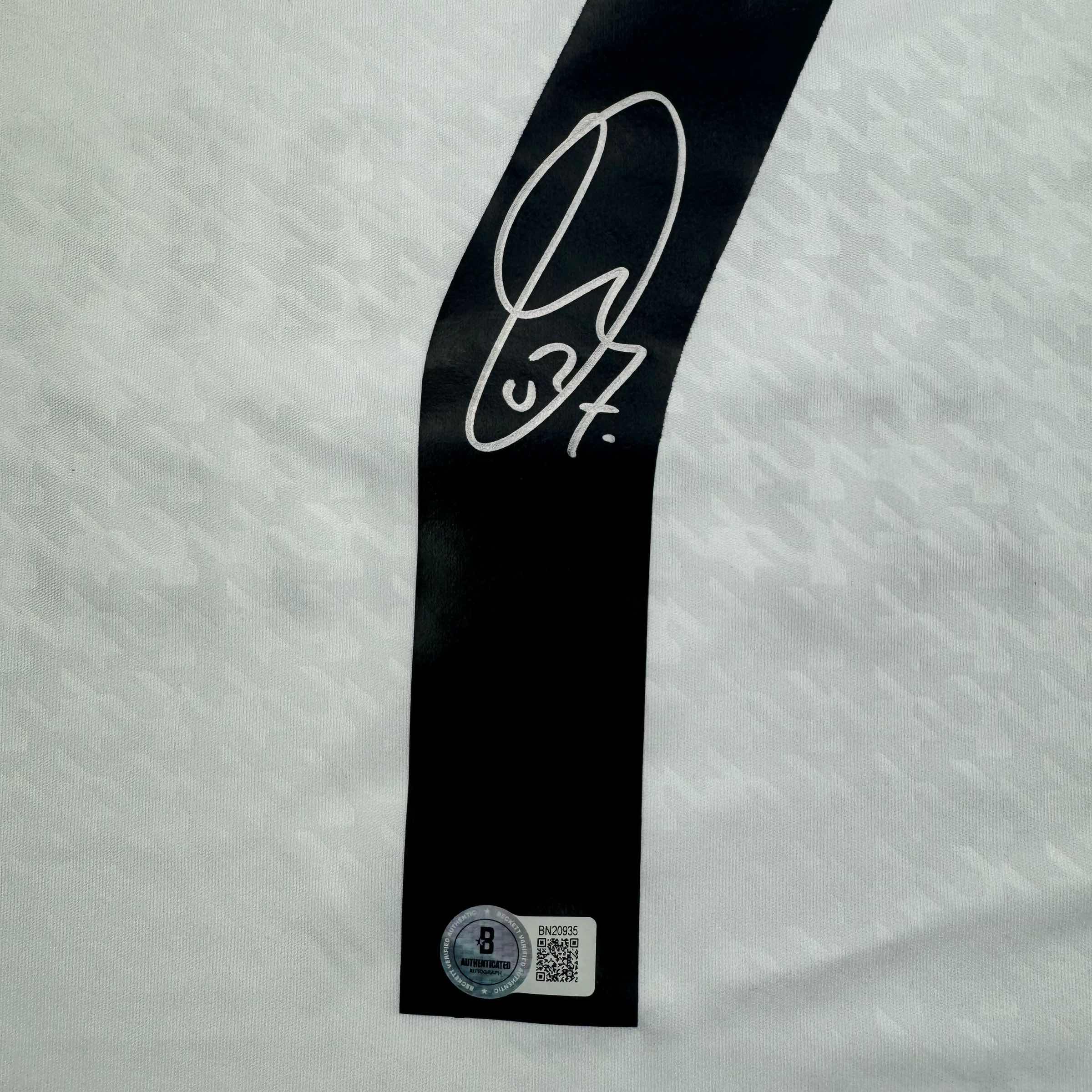 autographed-signed-vini-vinicius-jr-7-real-madrid-white-soccer-jersey-beckett-bas-coa