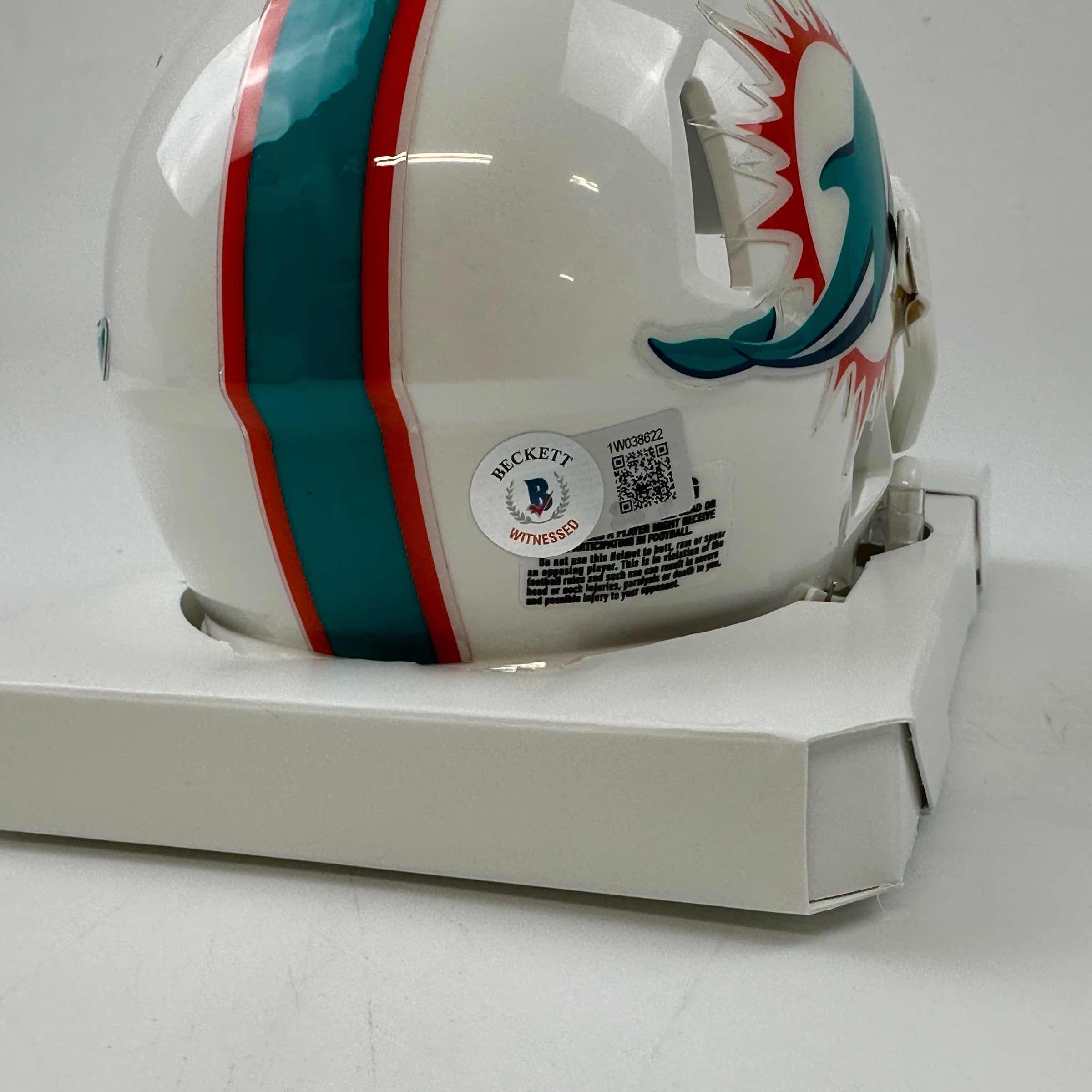 autographed-signed-raheem-mostert-miami-dolphins-mini-football-helmet-beckett-bas-coa