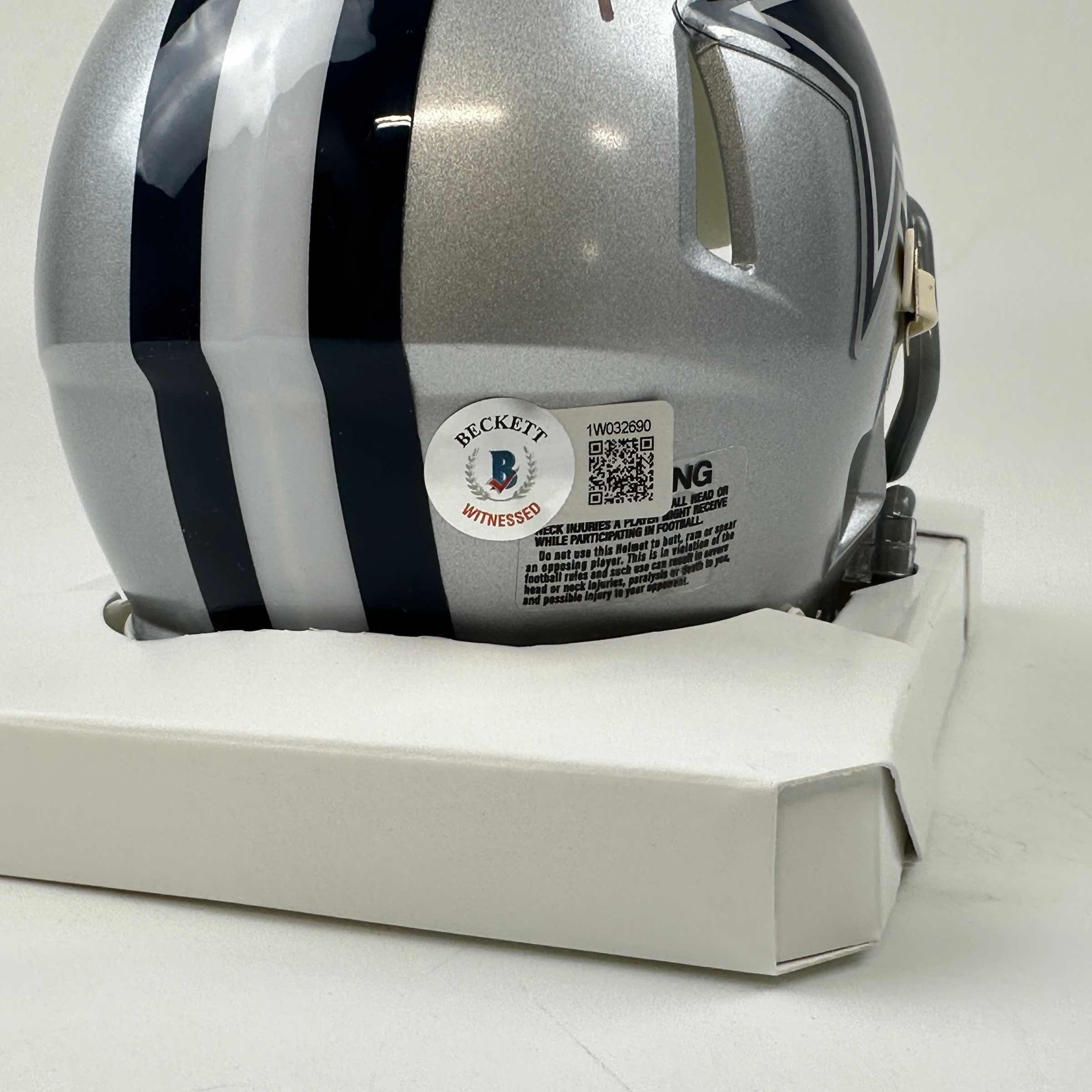 autographed-signed-deuce-vaughn-dallas-cowboys-mini-football-helmet-beckett-bas-coa