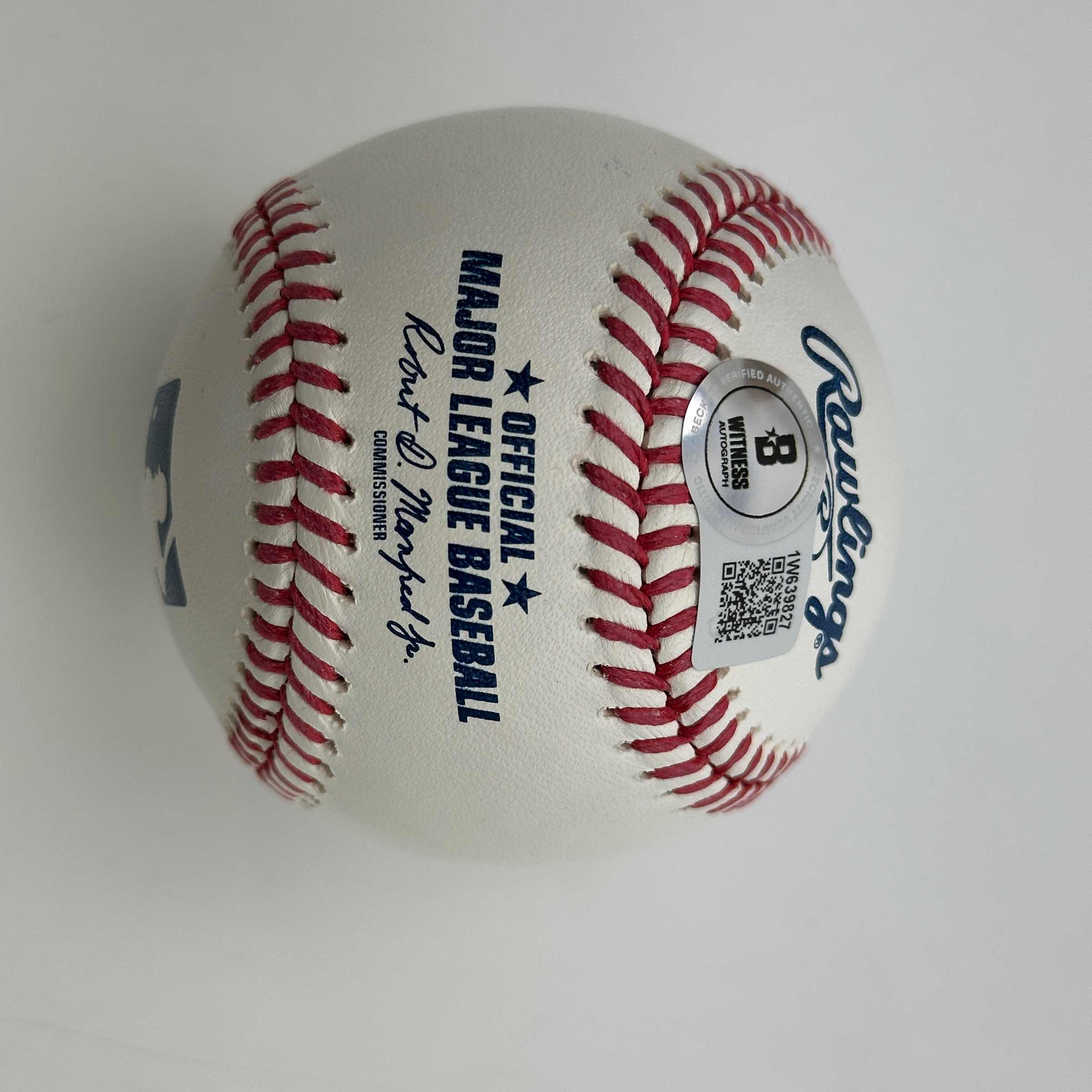autographed-signed-derek-lee-rawlings-official-major-league-baseball-roml-beckett-bas-coa
