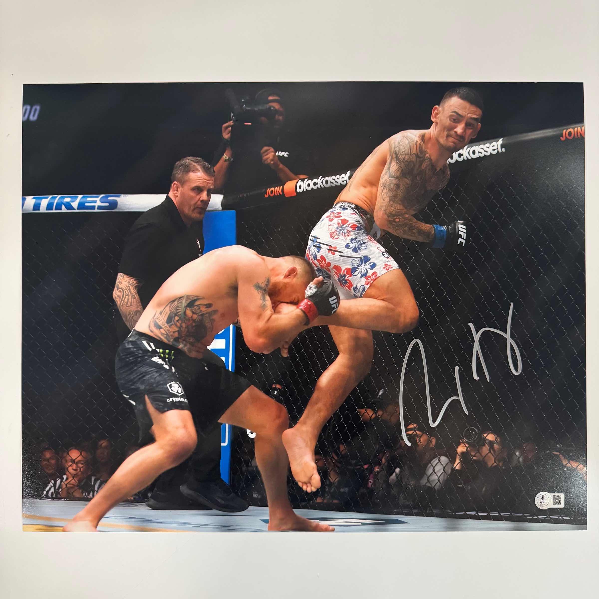autographed-signed-max-holloway-ufc-mma-ultimate-fighting-16x20-photo-beckett-bas-jsa-coa