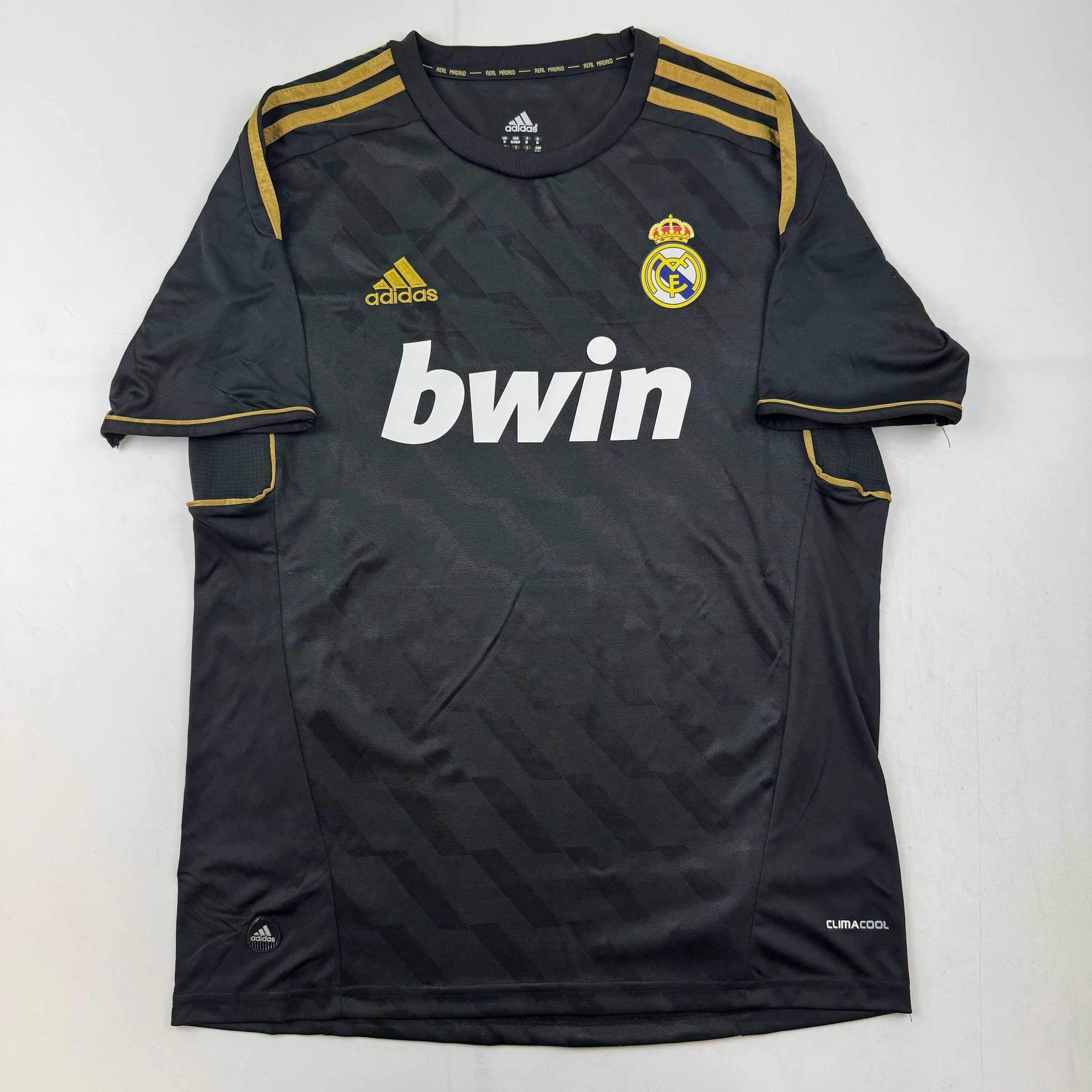 autographed-signed-ricardo-kaka-real-madrid-black-retro-soccer-futbol-jersey-beckett-bas-coa