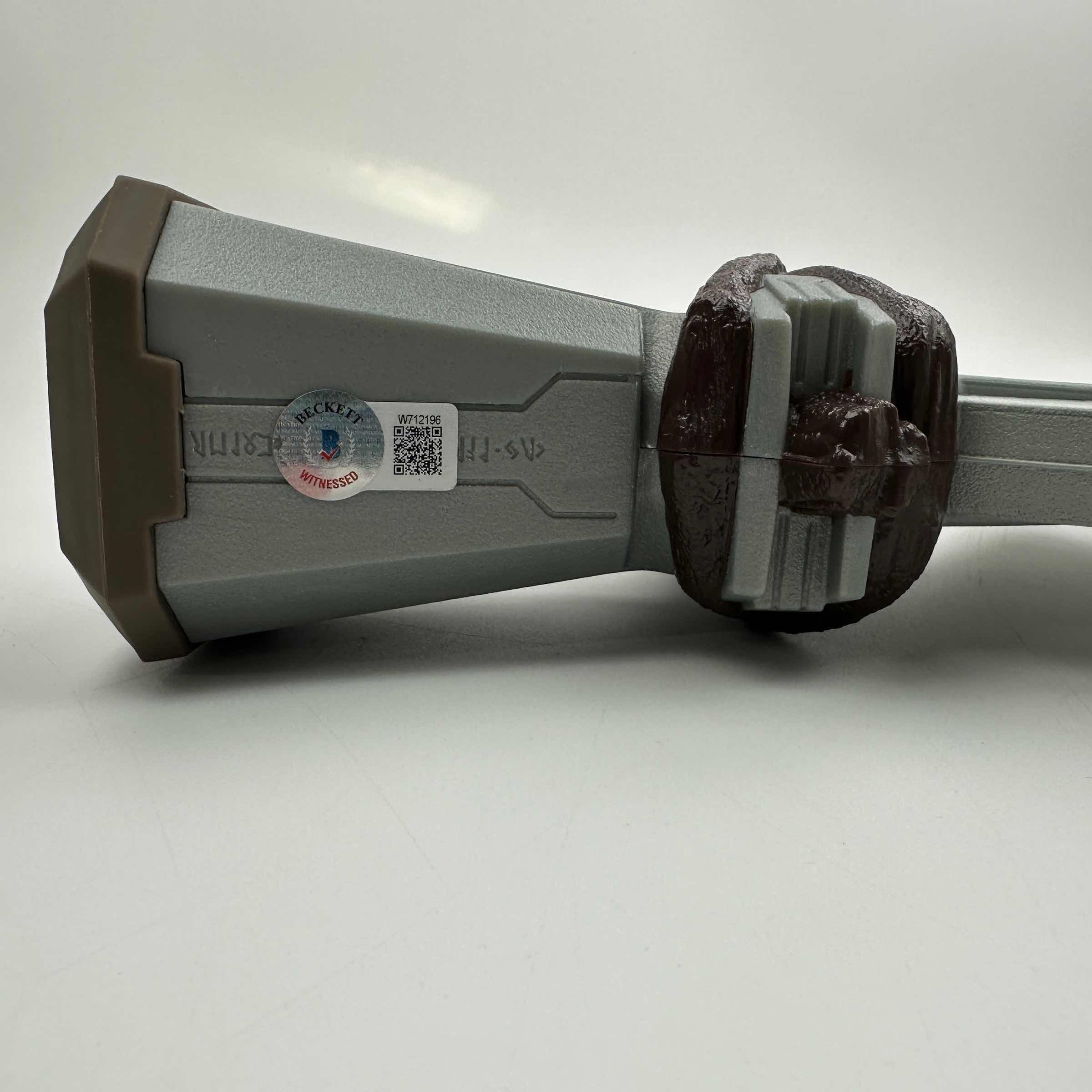 autographed-signed-chris-hemsworth-thor-stormbreaker-14-axe-marvel-avengers-infinity-war-end-game-replica-movie-prop-toy-beckett-bas-coa