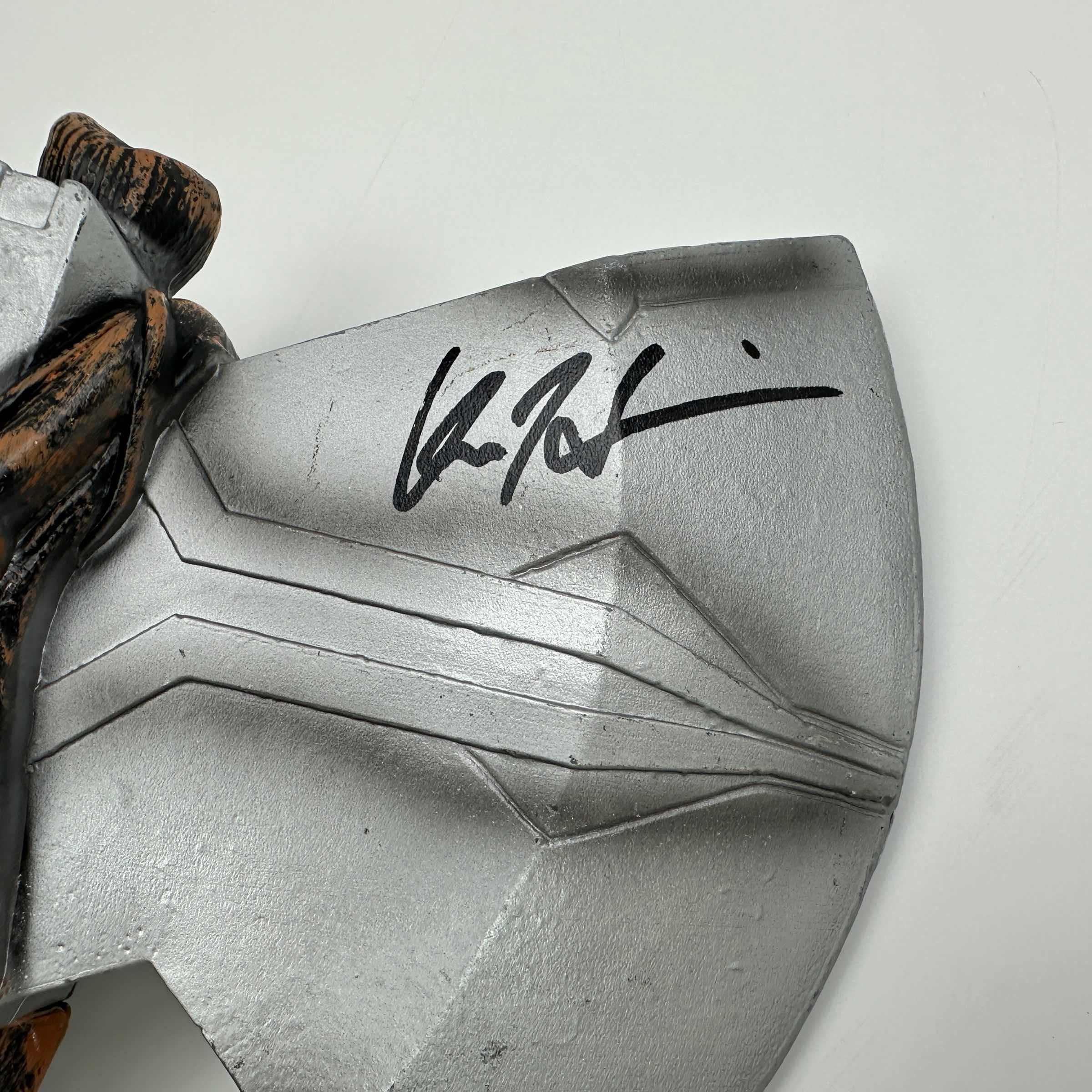 autographed-signed-chris-hemsworth-thor-stormbreaker-18-axe-marvel-avengers-infinity-war-end-game-replica-movie-prop-beckett-bas-coa