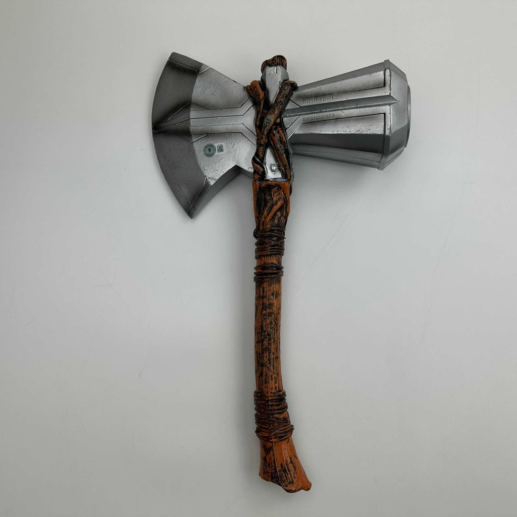 autographed-signed-chris-hemsworth-thor-stormbreaker-18-axe-marvel-avengers-infinity-war-end-game-replica-movie-prop-beckett-bas-coa