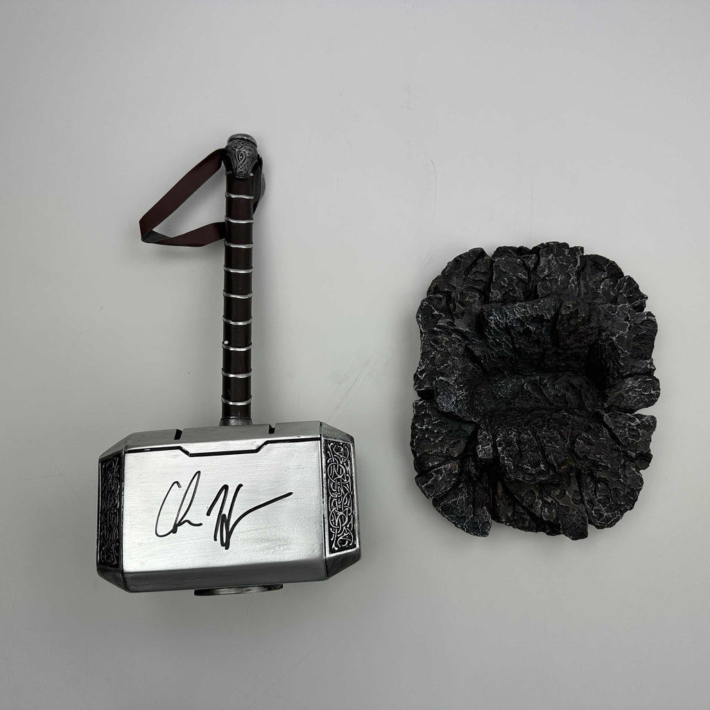 autographed-signed-chris-hemsworth-thor-mjolnir-17-hammer-with-base-marvel-avengers-infinity-war-end-game-replica-movie-prop-beckett-bas-coa