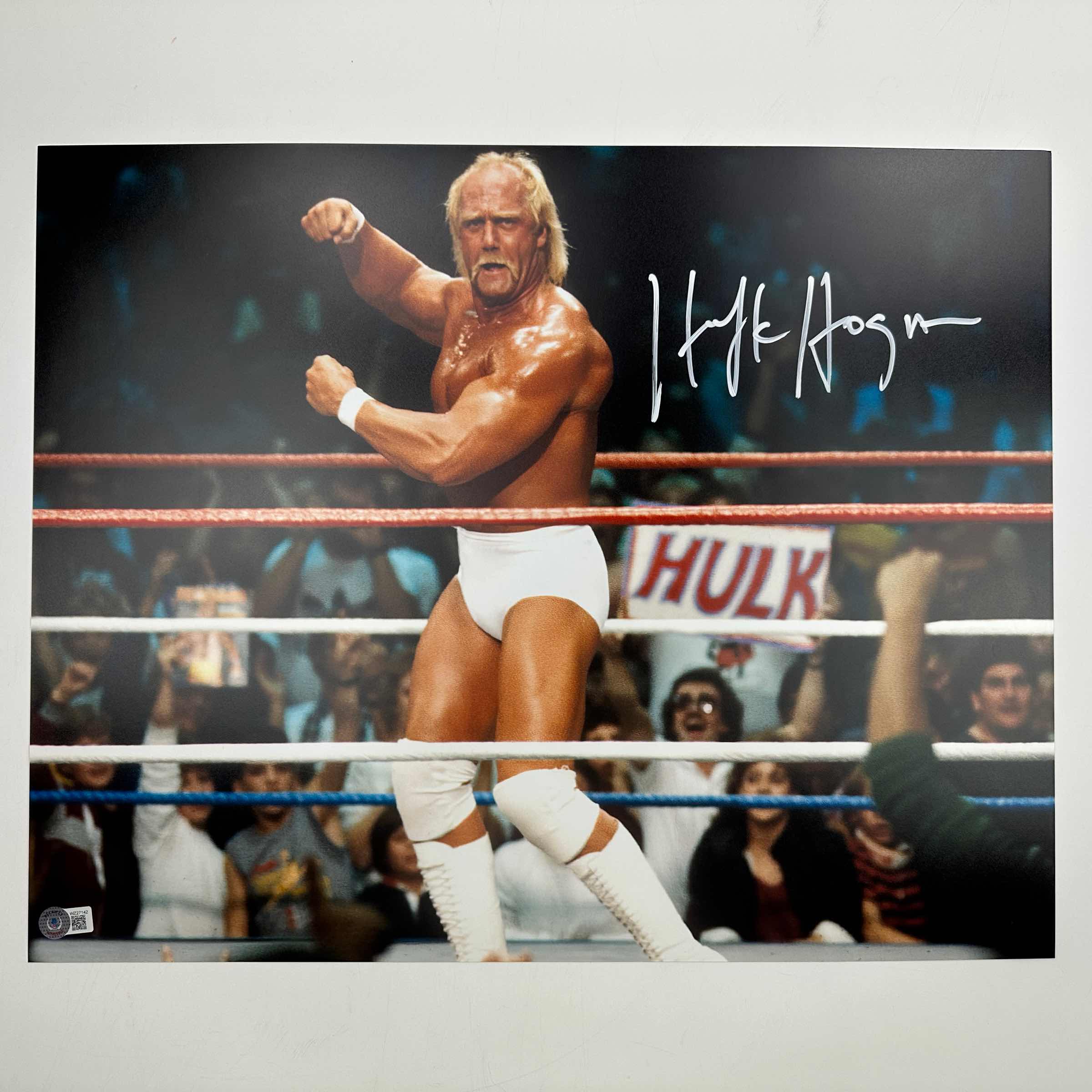 autographed-signed-hulk-hogan-16x20-wwe-wwf-hulkamania-wrestling-photo-beckett-bas-coa-9