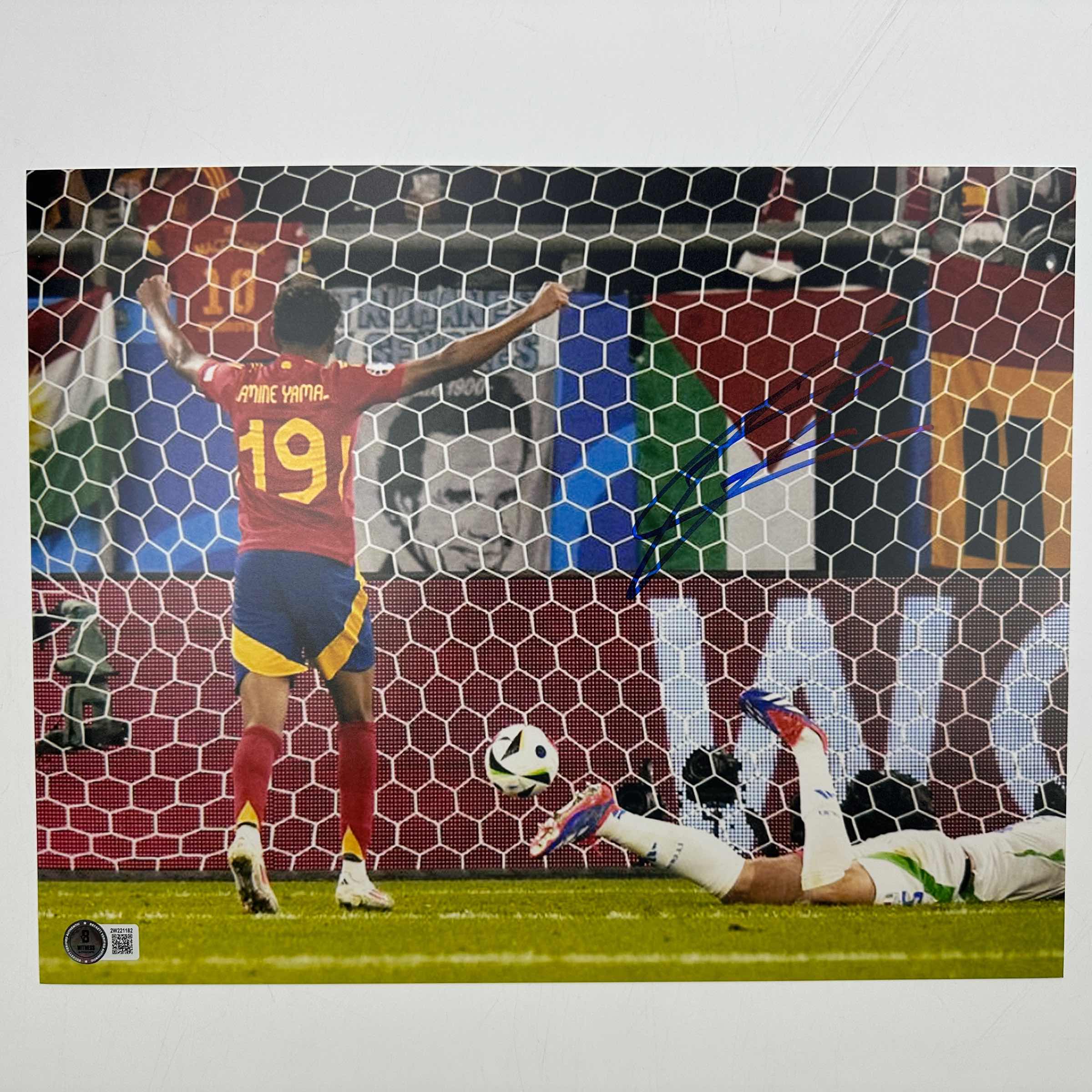 autographed-signed-lamine-yamal-spain-11x14-soccer-photo-beckett-bas-coa-3
