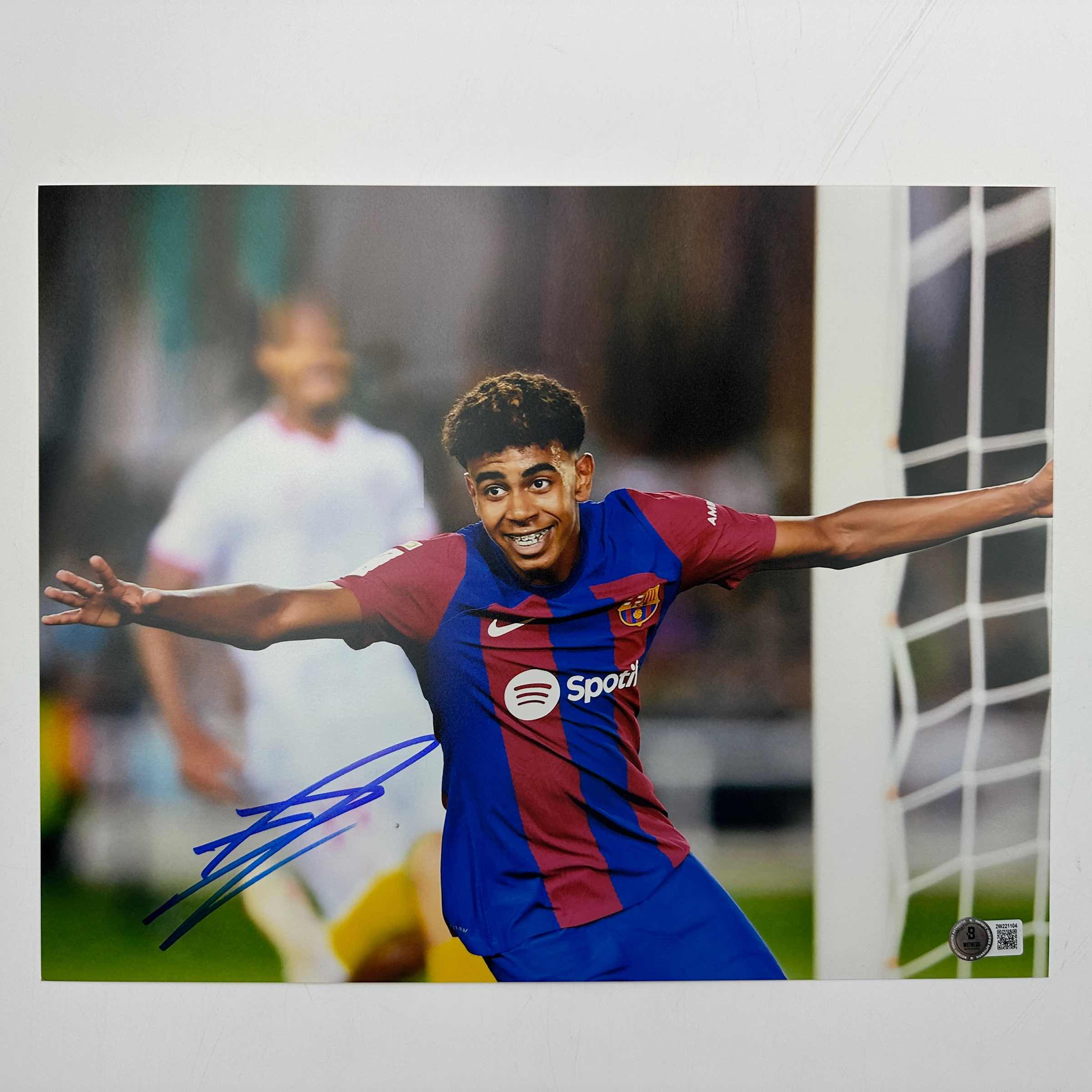 autographed-signed-lamine-yamal-fc-barcelona-11x14-soccer-photo-beckett-bas-coa