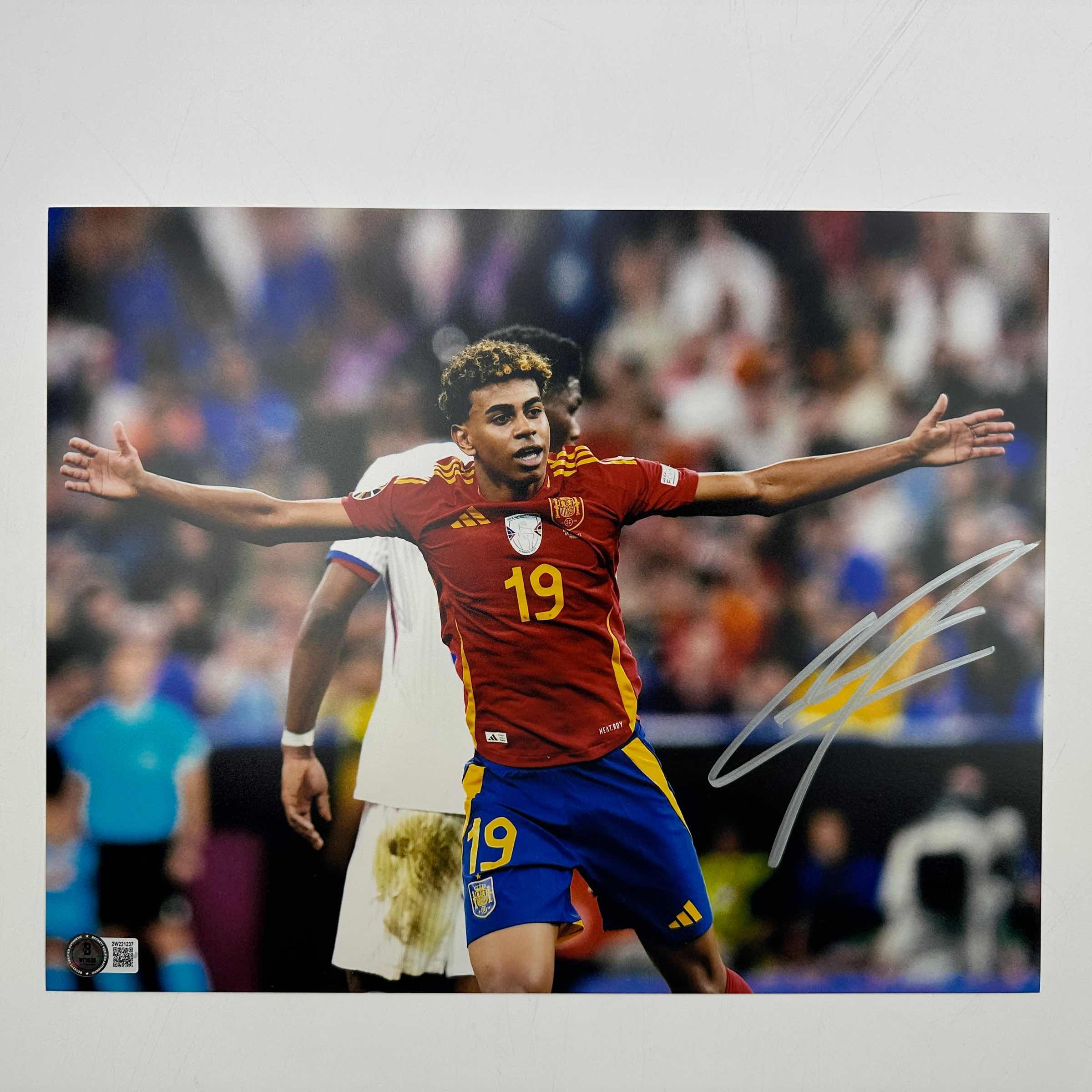 autographed-signed-lamine-yamal-spain-11x14-soccer-world-cup-photo-beckett-bas-coa-6