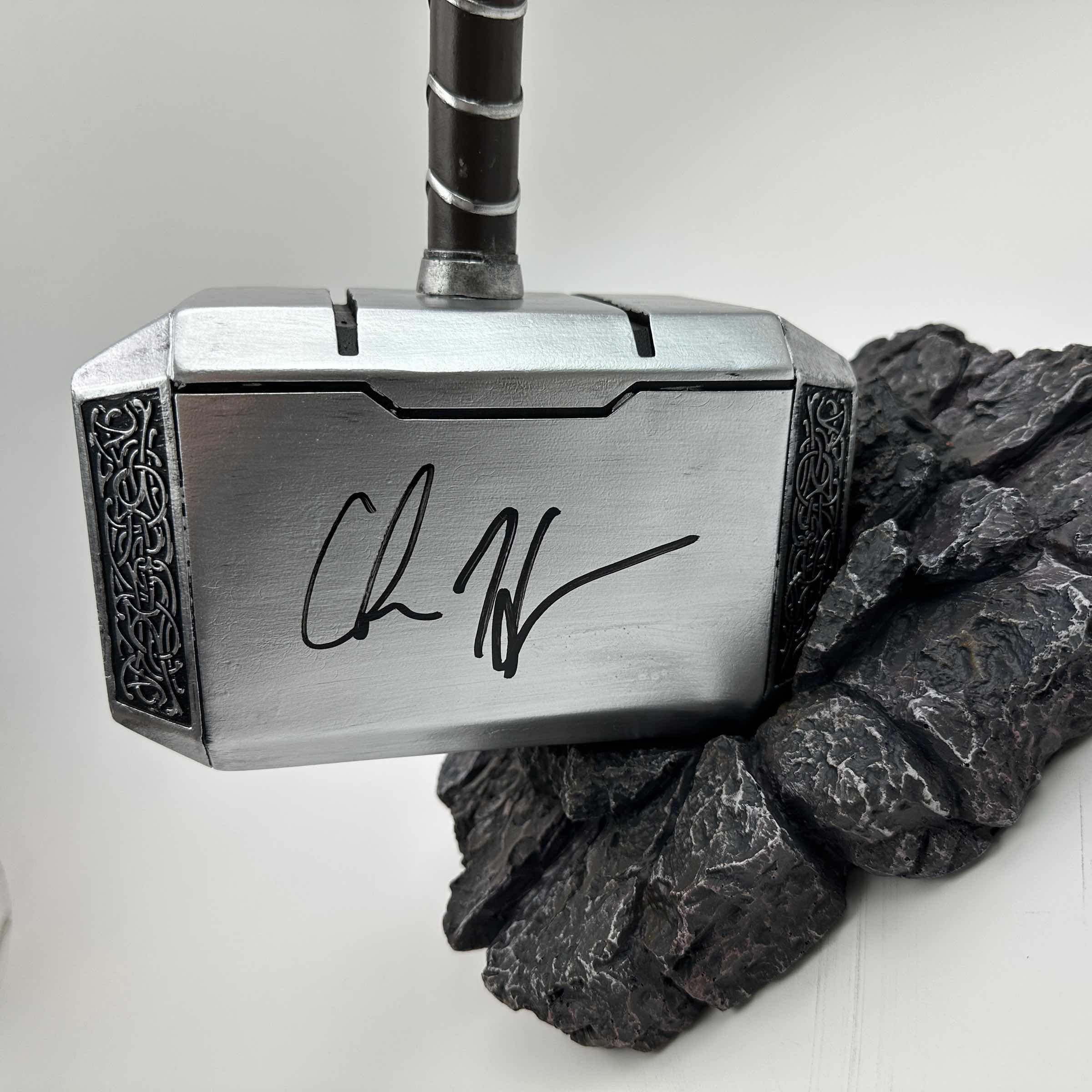 autographed-signed-chris-hemsworth-thor-mjolnir-17-hammer-with-base-marvel-avengers-infinity-war-end-game-replica-movie-prop-beckett-bas-coa