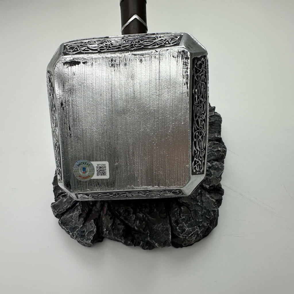 autographed-signed-chris-hemsworth-thor-mjolnir-17-hammer-with-base-marvel-avengers-infinity-war-end-game-replica-movie-prop-beckett-bas-coa