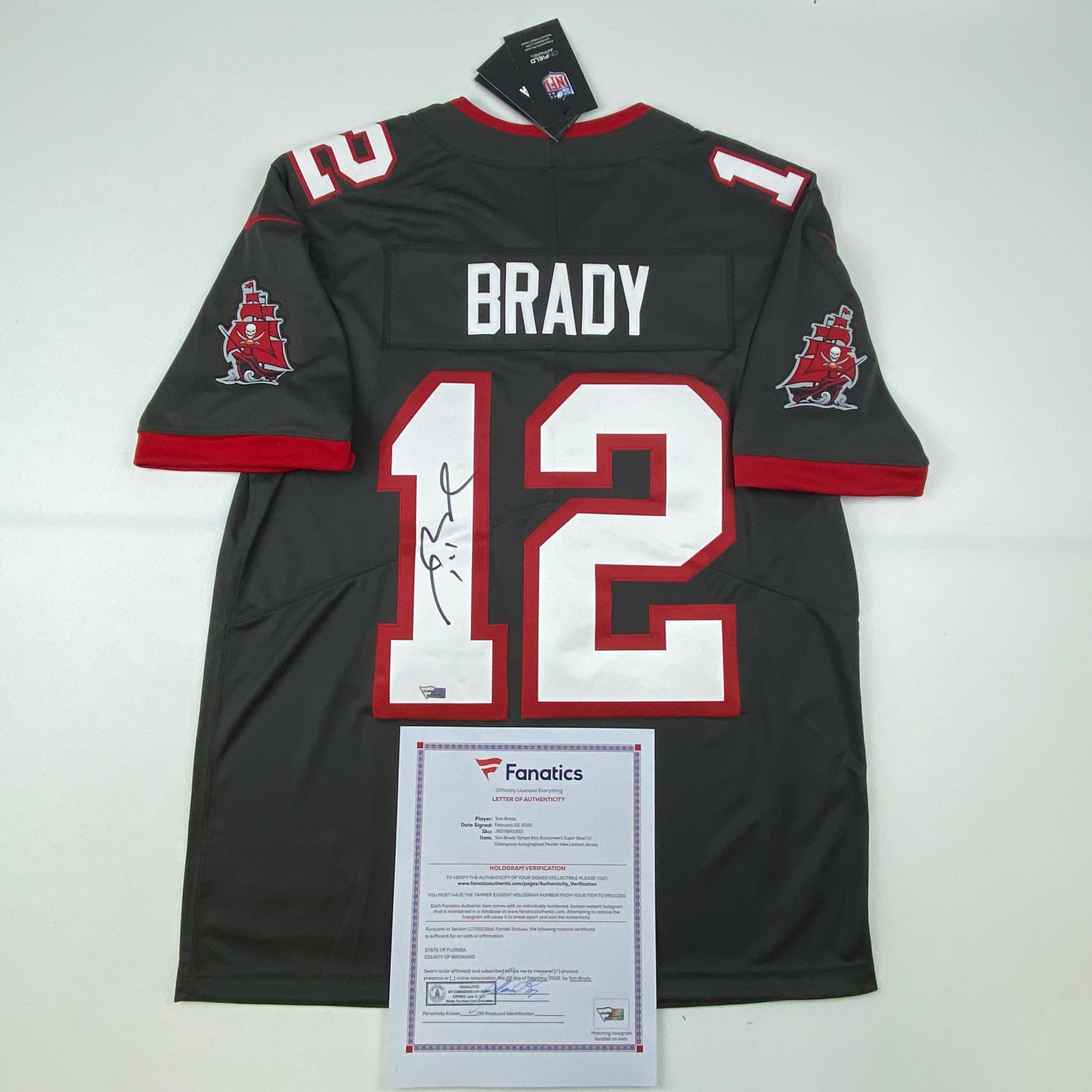 autographed-signed-tom-brady-tampa-bay-buccaneers-pewter-grey-authentic-nike-limited-football-jersey-fanatics-coa-loa