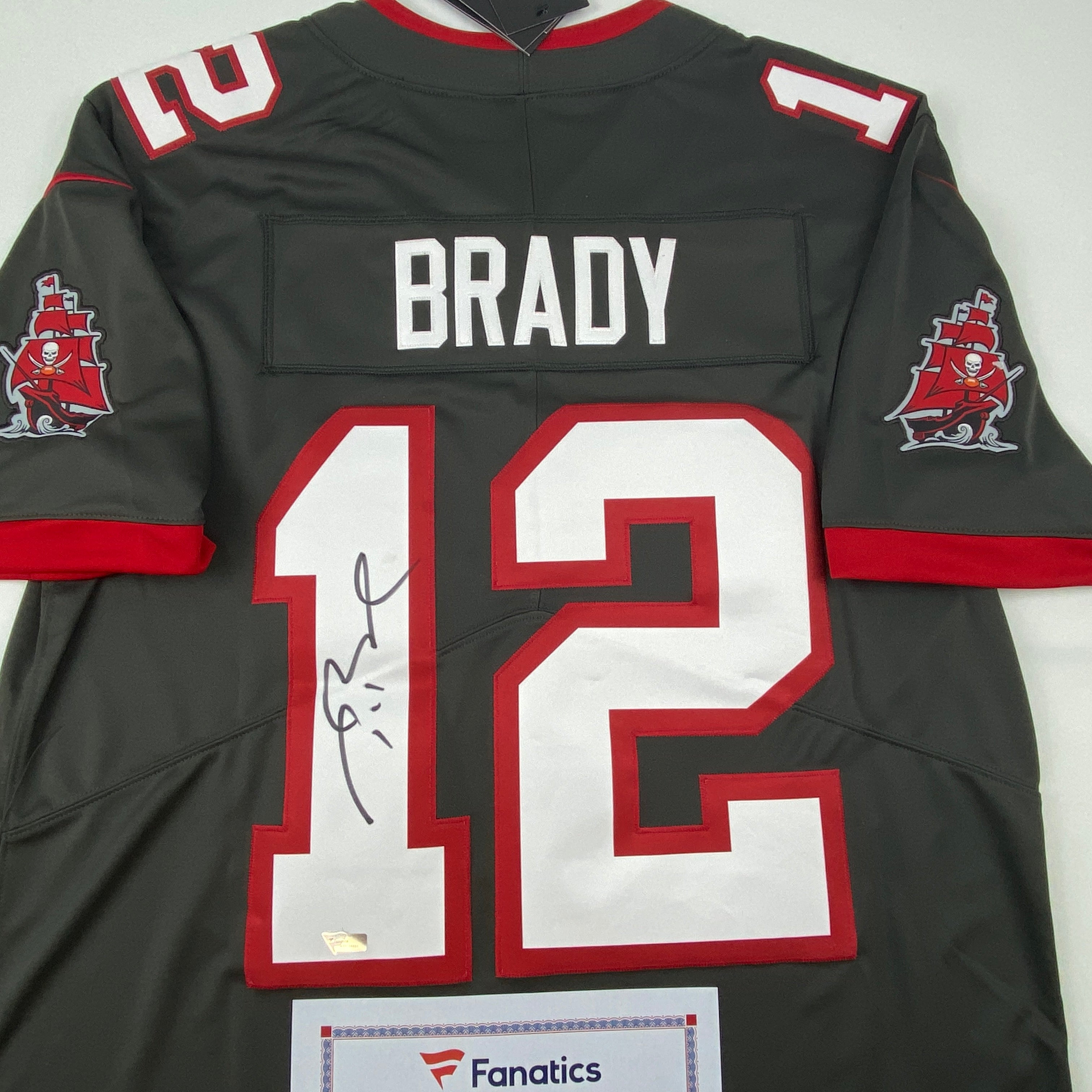 autographed-signed-tom-brady-tampa-bay-buccaneers-pewter-grey-authentic-nike-limited-football-jersey-fanatics-coa-loa