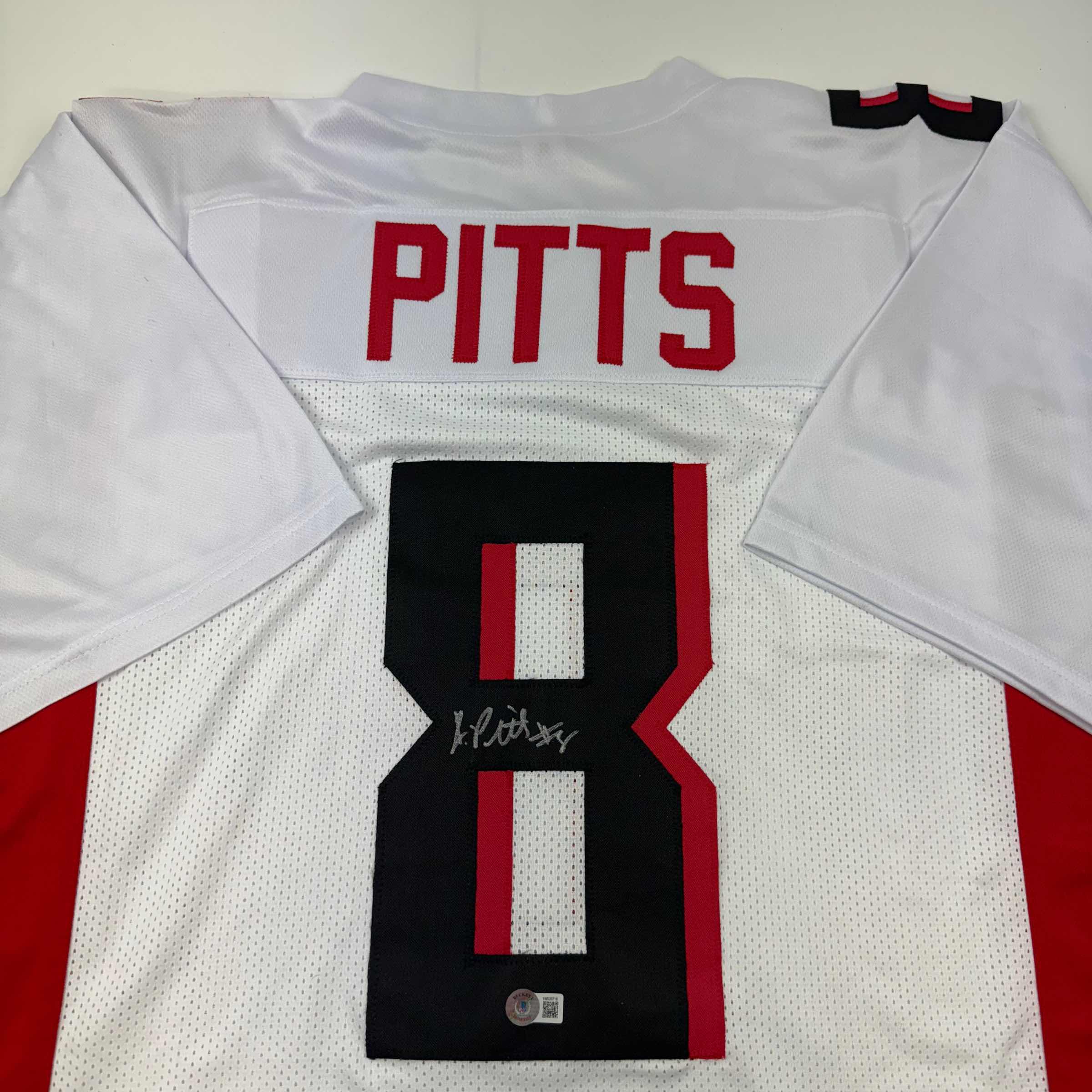 autographed-signed-kyle-pitts-atlanta-white-football-jersey-beckett-bas-coa