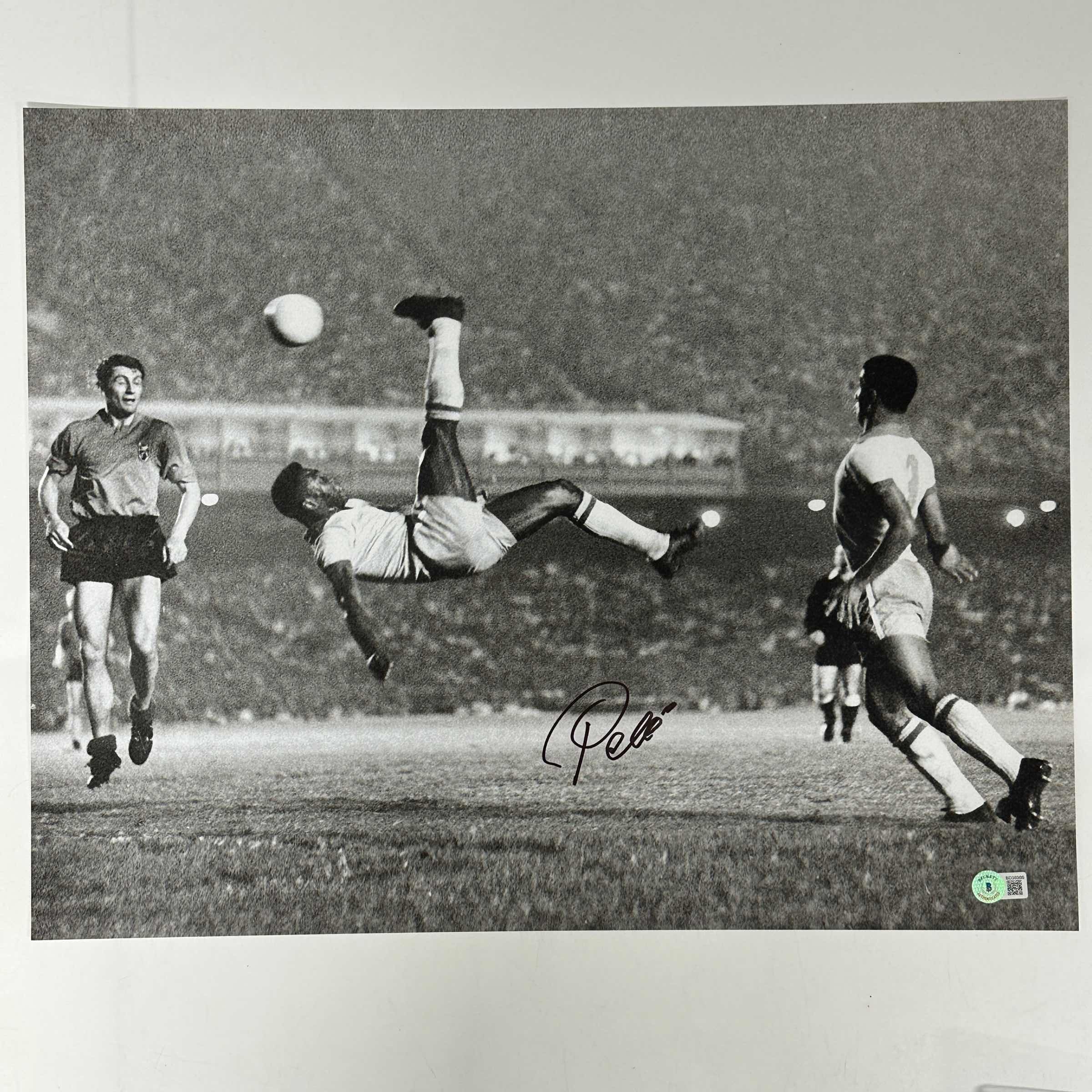 autographed-signed-pele-brazil-soccer-futbol-16x20-photo-bicycle-kick-beckett-bas-coa-auto