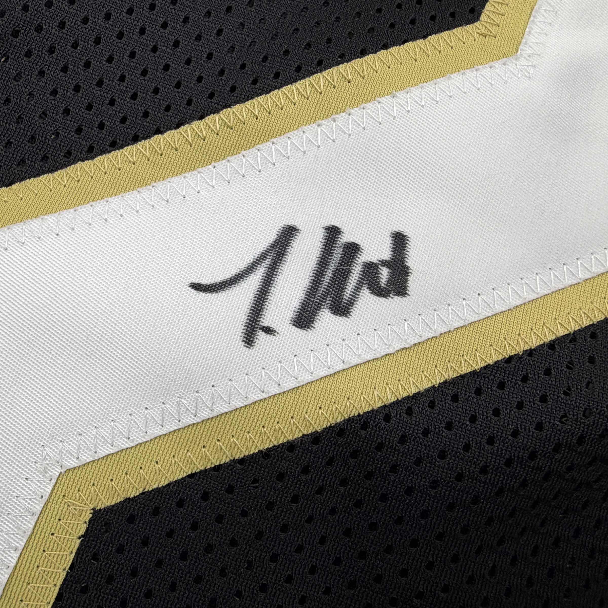 autographed-signed-travis-hunter-colorado-black-college-football-jersey-beckett-bas-coa