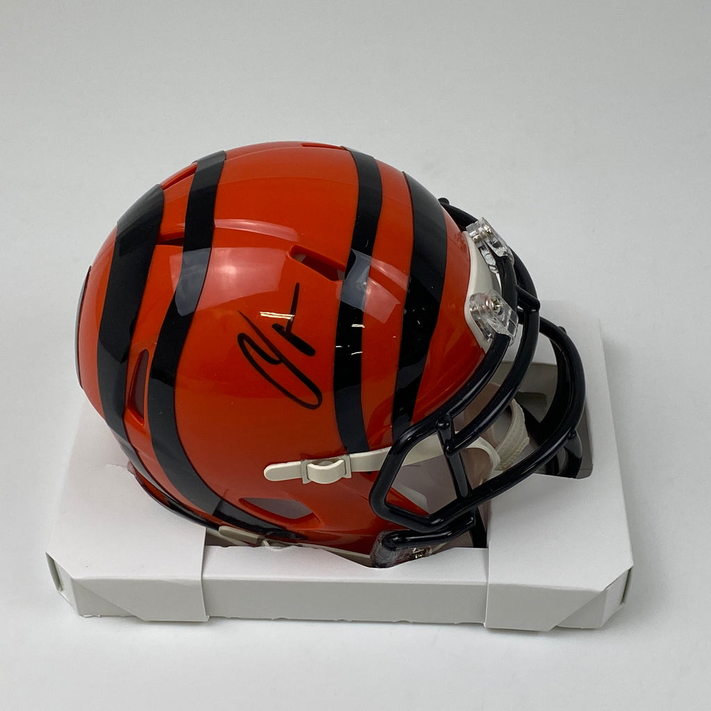 autographed-signed-chad-johnson-ochocinco-cincinnati-bengals-mini-football-helmet-beckett-bas-coa