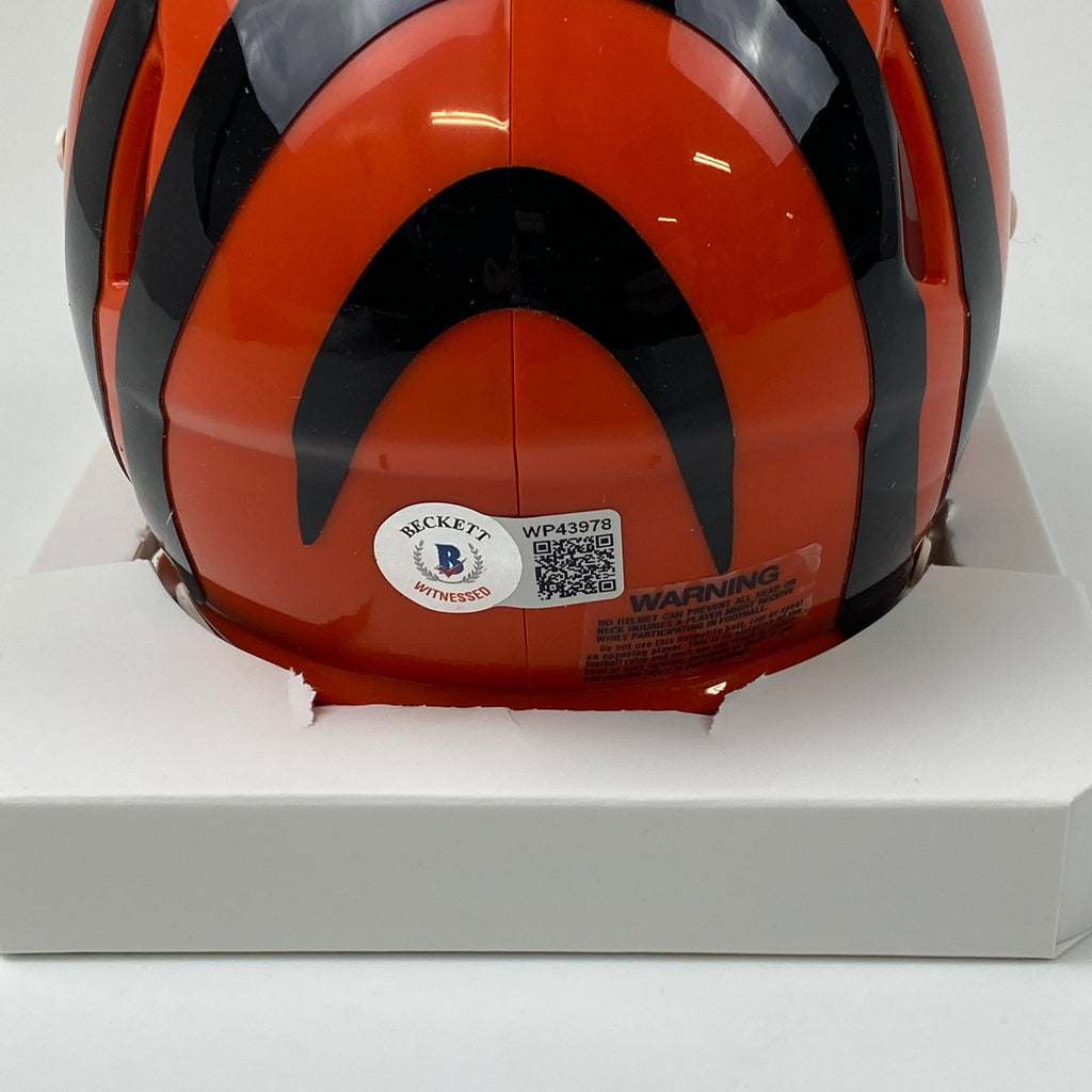 autographed-signed-chad-johnson-ochocinco-cincinnati-bengals-mini-football-helmet-beckett-bas-coa