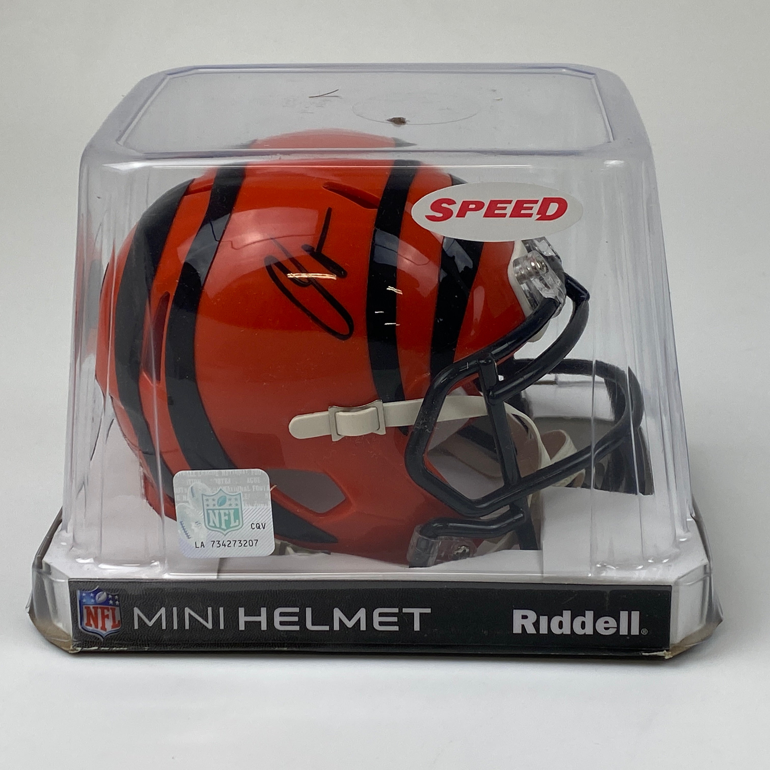 autographed-signed-chad-johnson-ochocinco-cincinnati-bengals-mini-football-helmet-beckett-bas-coa