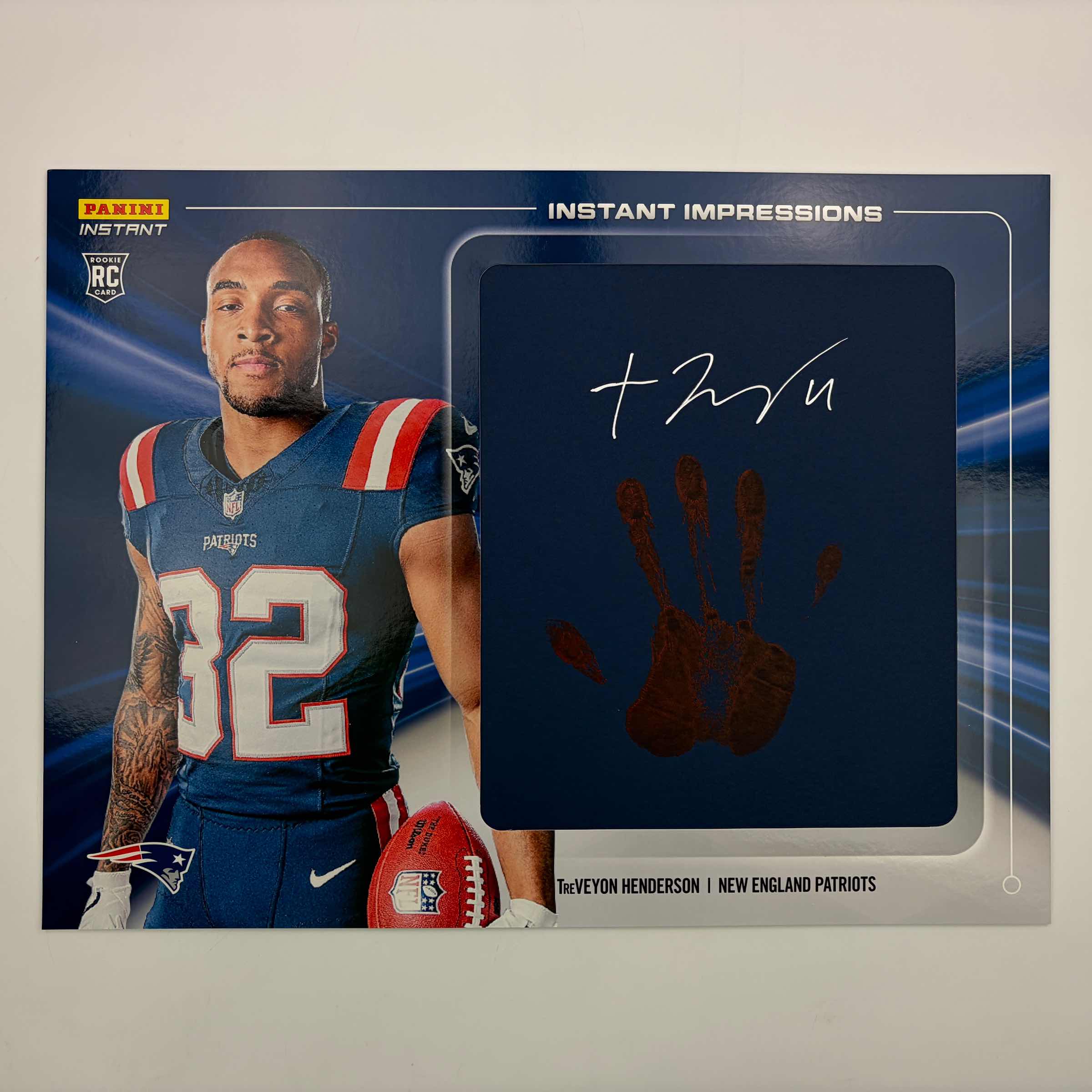 2025-panini-instant-impressions-nfl-treveyon-henderson-ii-13-18x24-hand-print-autographed-auto-10-new-england-patriots-rookie-rc-oversized-football-card