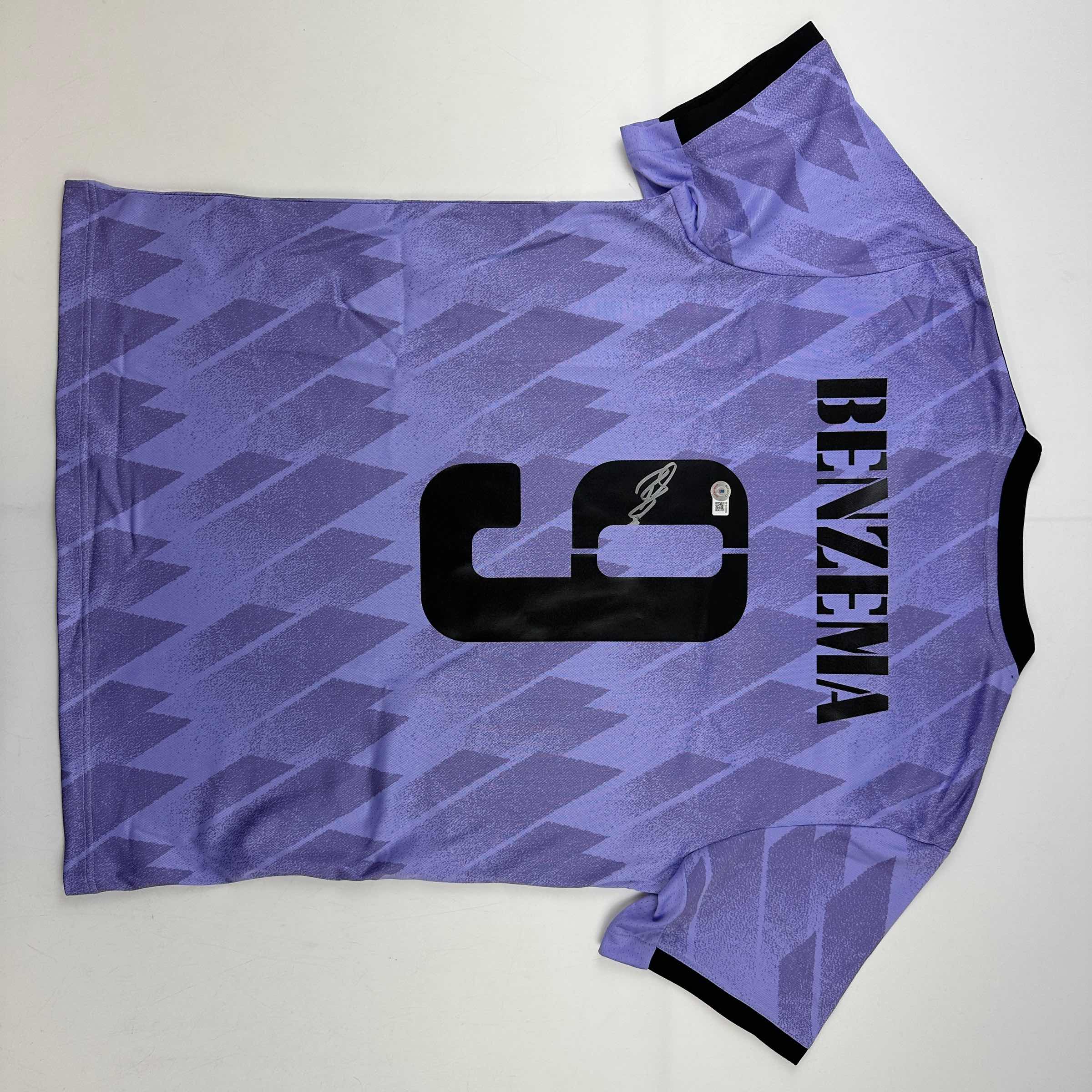 autographed-signed-karim-benzema-real-madrid-2022-23-purple-soccer-jersey-beckett-bas-coa