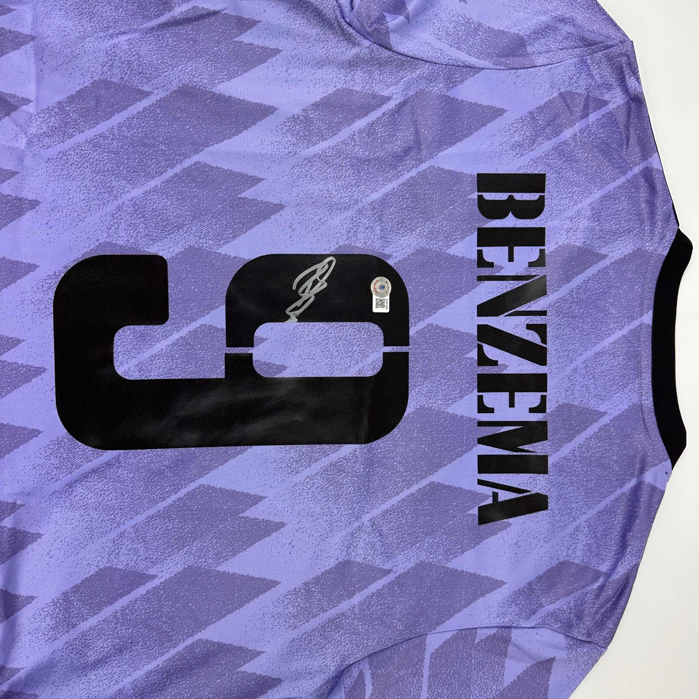 autographed-signed-karim-benzema-real-madrid-2022-23-purple-soccer-jersey-beckett-bas-coa