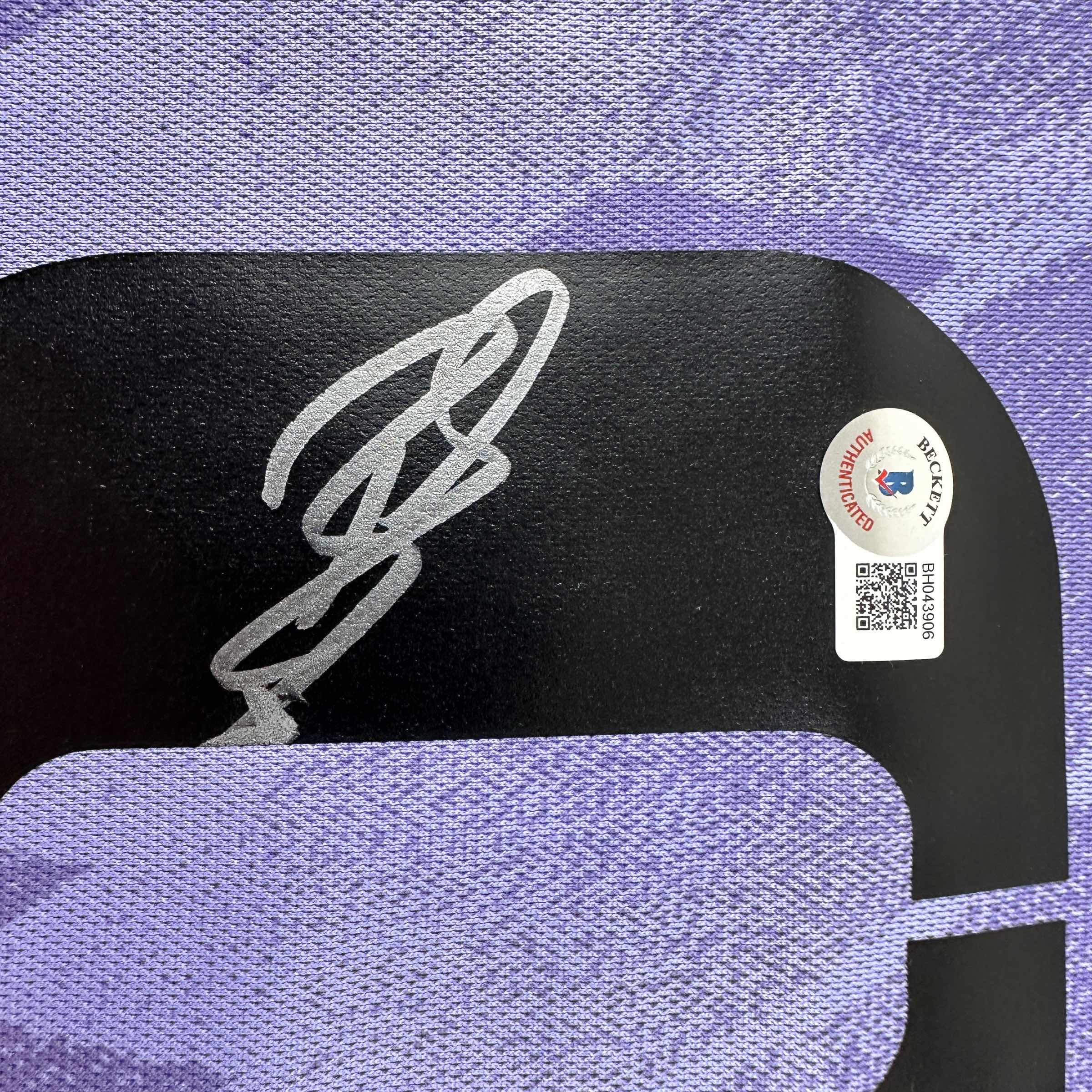autographed-signed-karim-benzema-real-madrid-2022-23-purple-soccer-jersey-beckett-bas-coa