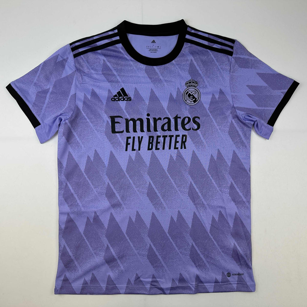 autographed-signed-karim-benzema-real-madrid-2022-23-purple-soccer-jersey-beckett-bas-coa