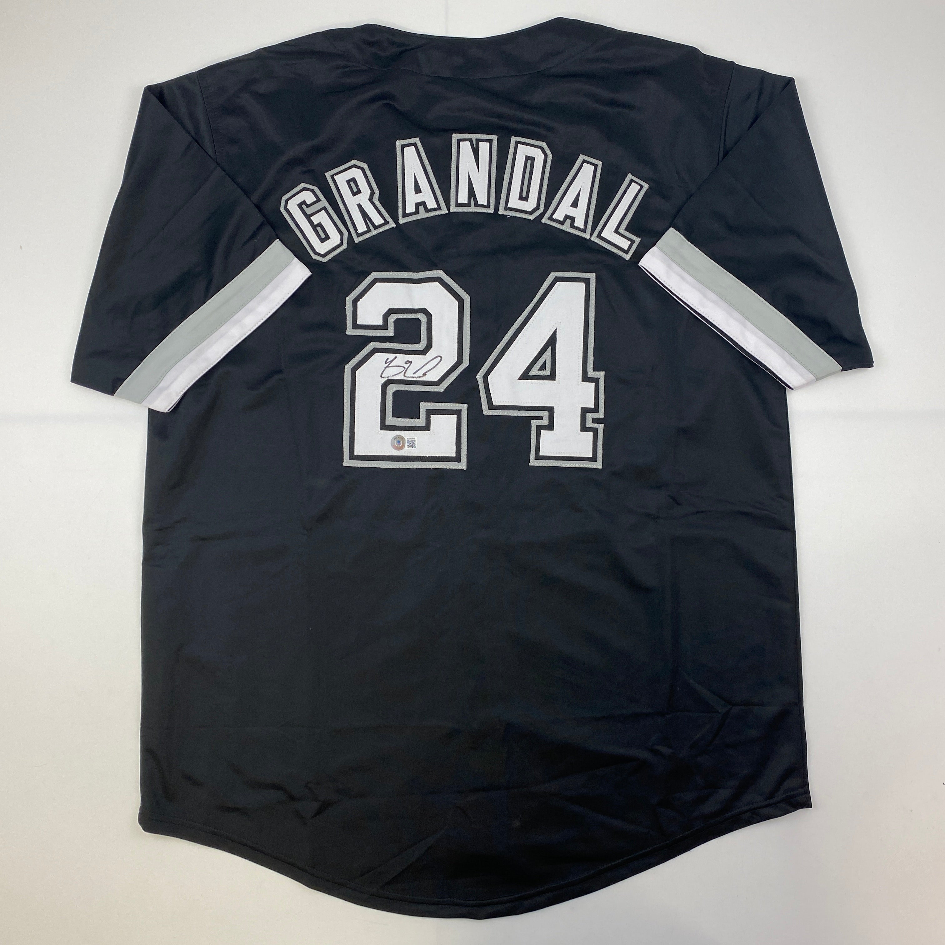 autographed-signed-yasmani-grandal-chicago-black-baseball-jersey-beckett-bas-coa