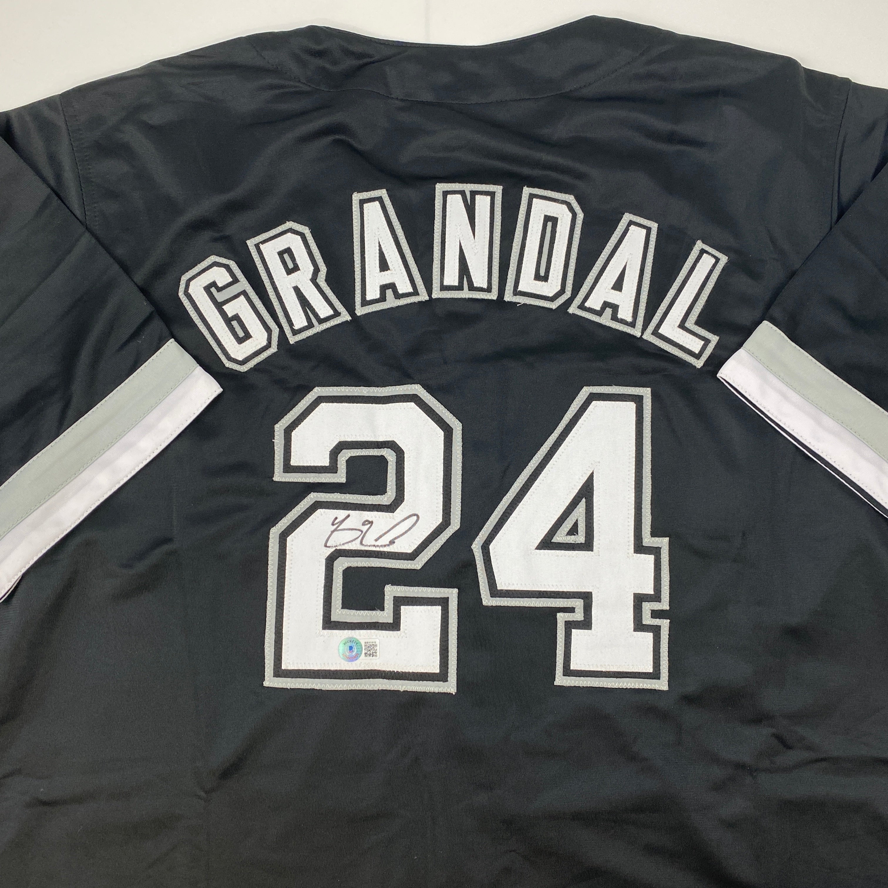 autographed-signed-yasmani-grandal-chicago-black-baseball-jersey-beckett-bas-coa
