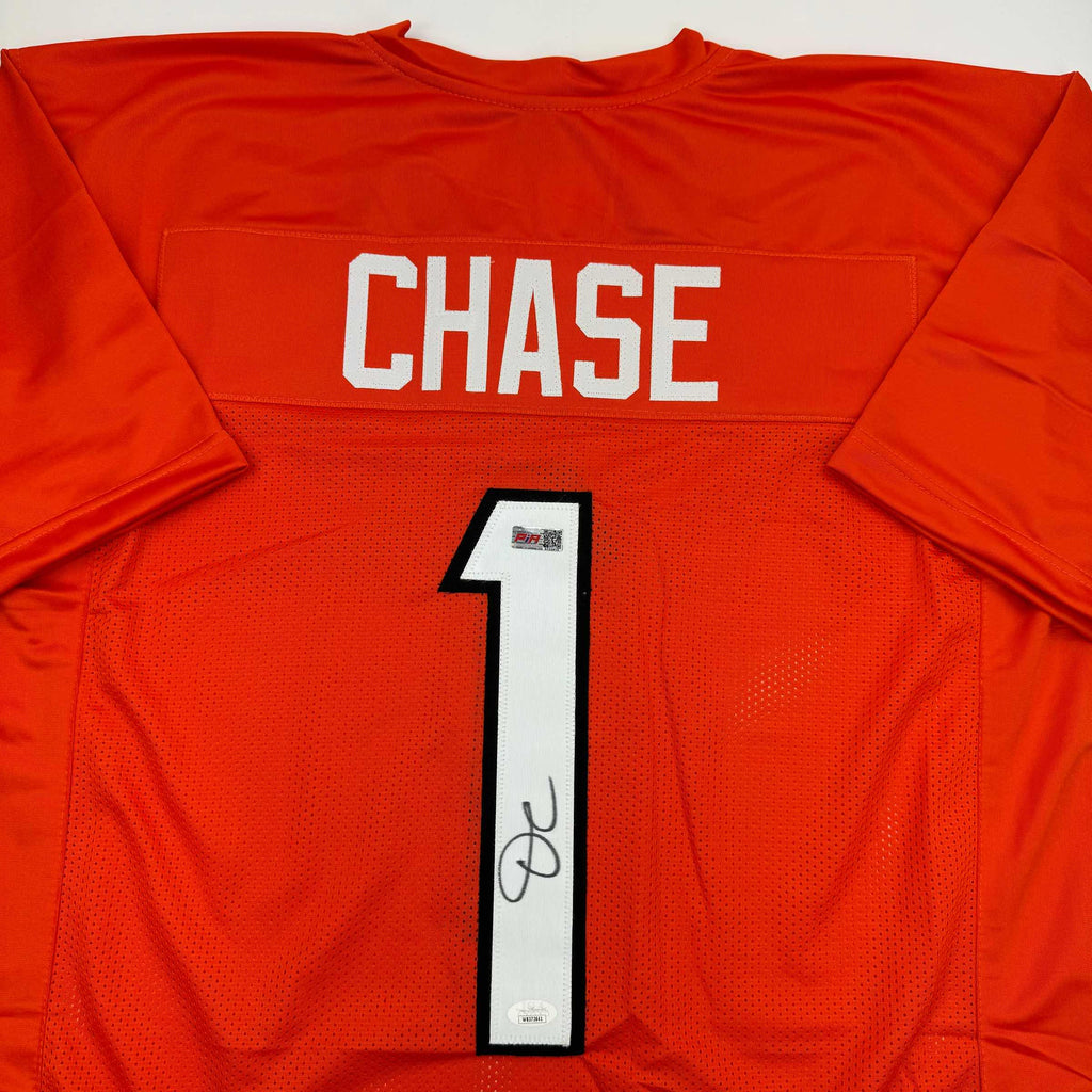 autographed-signed-jamarr-chase-cincinnati-orange-football-jersey-jsa-coa