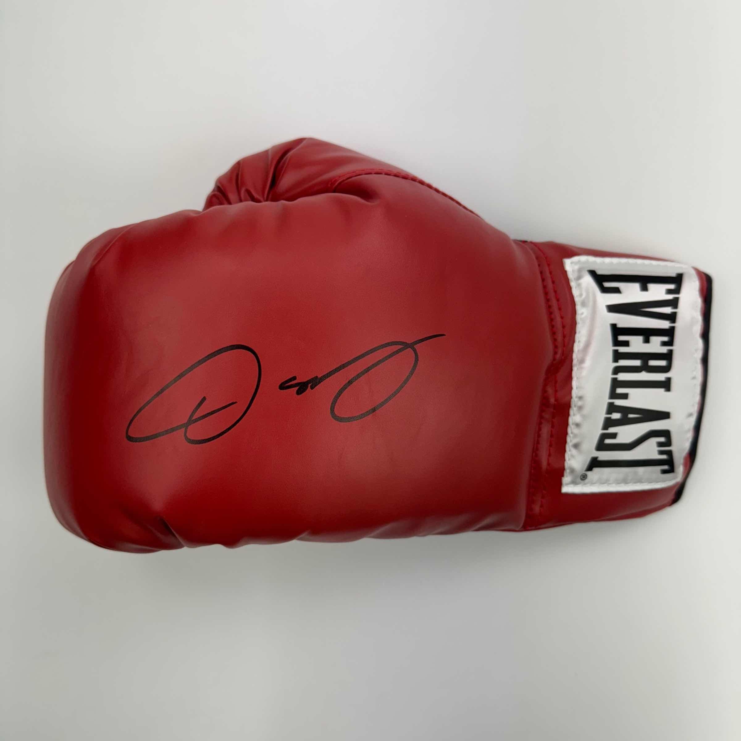 autographed-signed-oscar-de-la-hoya-red-everlast-boxing-glove-beckett-bas-coa