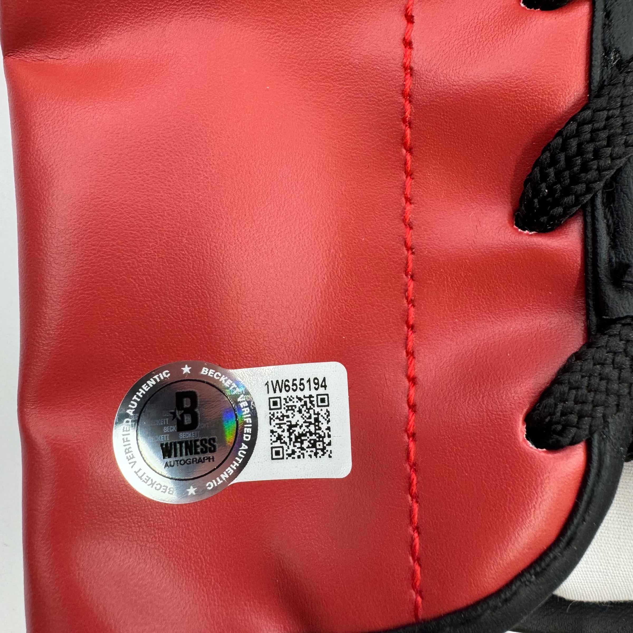 autographed-signed-oscar-de-la-hoya-red-everlast-boxing-glove-beckett-bas-coa