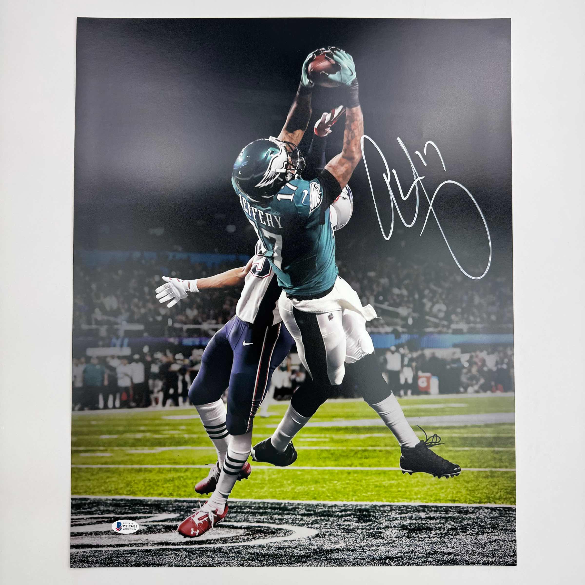 autographed-signed-alshon-jeffery-philadelphia-eagles-super-bowl-lii-52-td-catch-16x20-football-photo-beckett-bas-coa