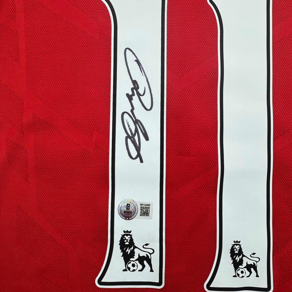 autographed-signed-ryan-giggs-manchester-united-red-soccer-jersey-beckett-bas-coa-3