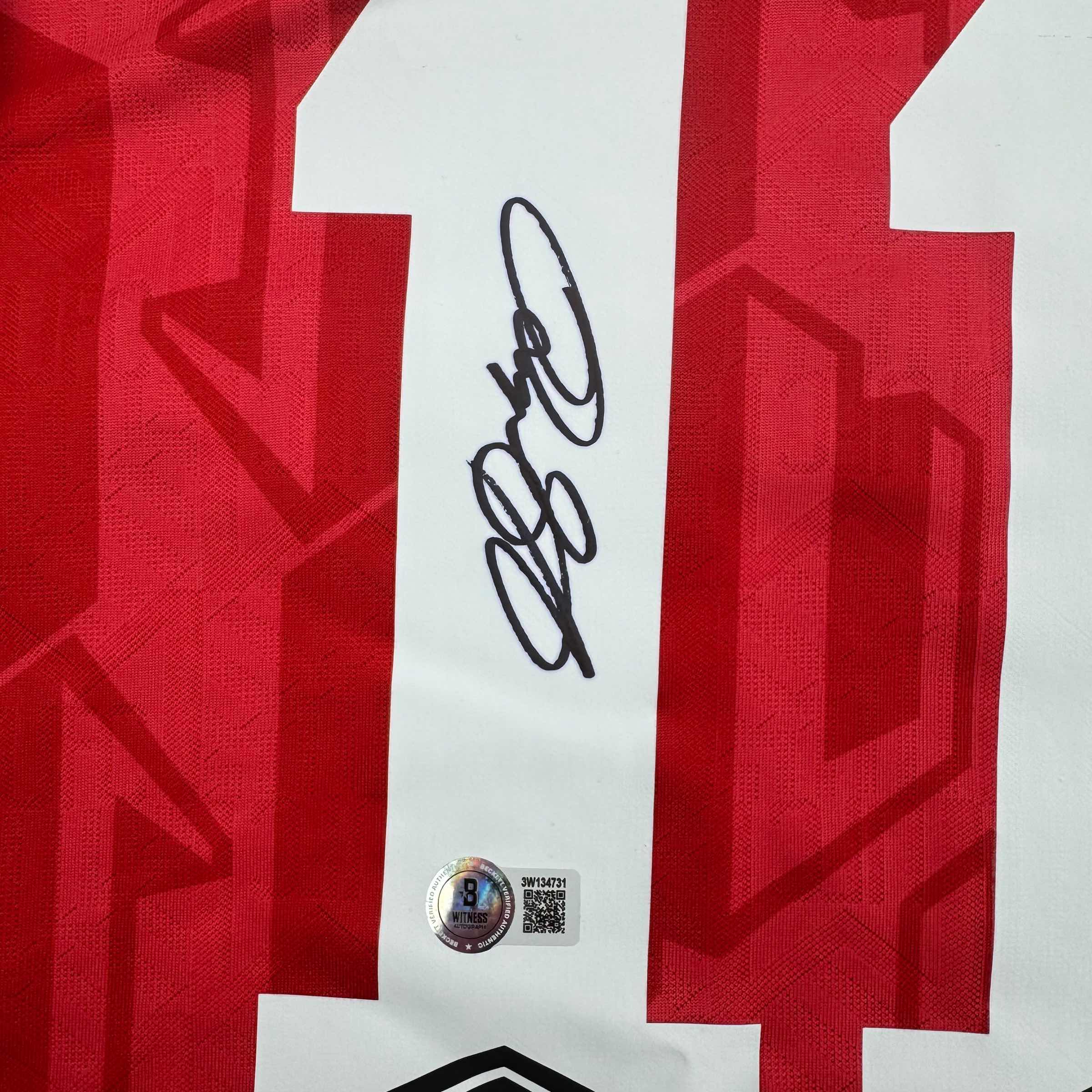 autographed-signed-ryan-giggs-manchester-united-red-soccer-jersey-beckett-bas-coa-1